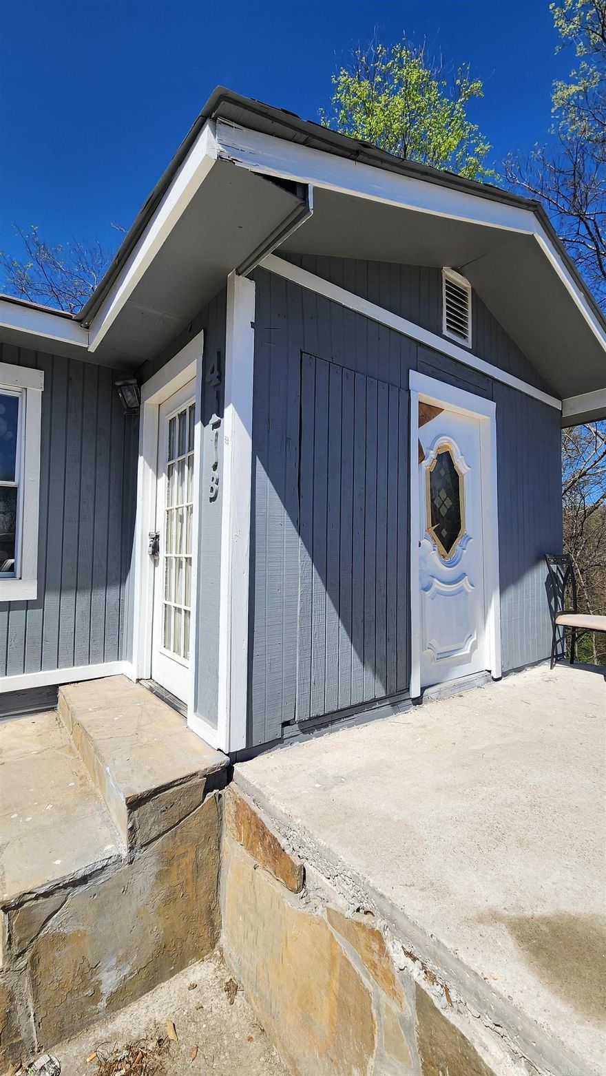 the lot next door is also a part of the sale. look at the pictures .