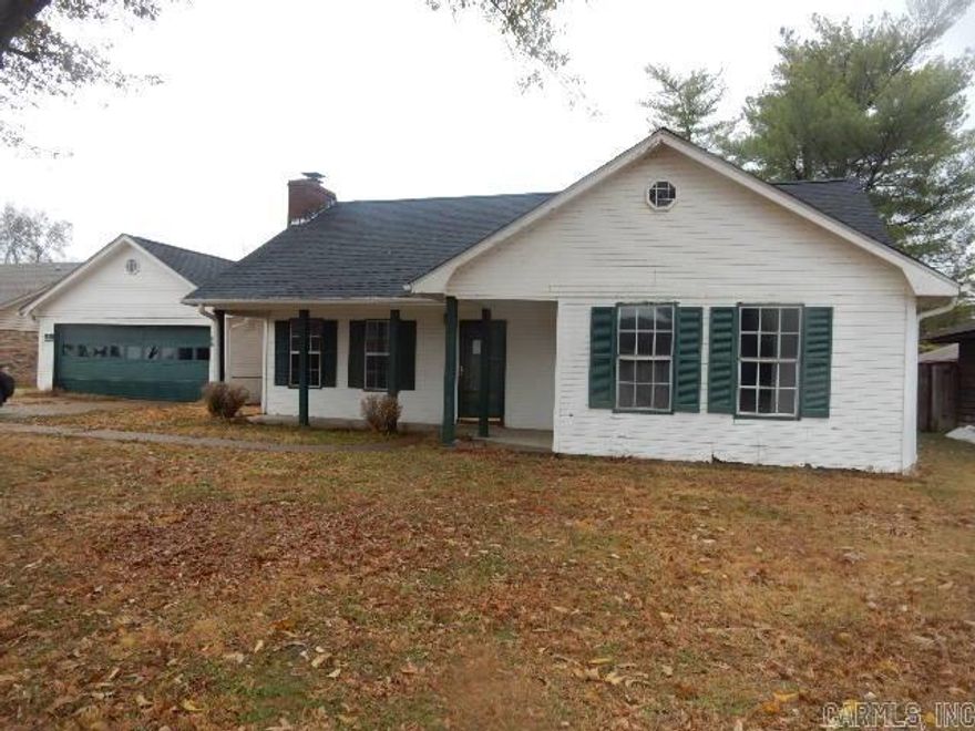 3 Bedrooms 2 Baths Home With Great Location-Near Commerce. It has A Large Living Room, Kitchen/Dining Room & Laundry Room. Attached 2 Car Garage. This May Be Just What You have Been Looking For! Priced To Sell Today!  All Data Per County Tax Records  Buyers Must Have Loan Approval Letter Or Proof Of Funds For Cash Offers No Warranties Seller Will View No Offers Until Property Has Been On The Market For 10 Days