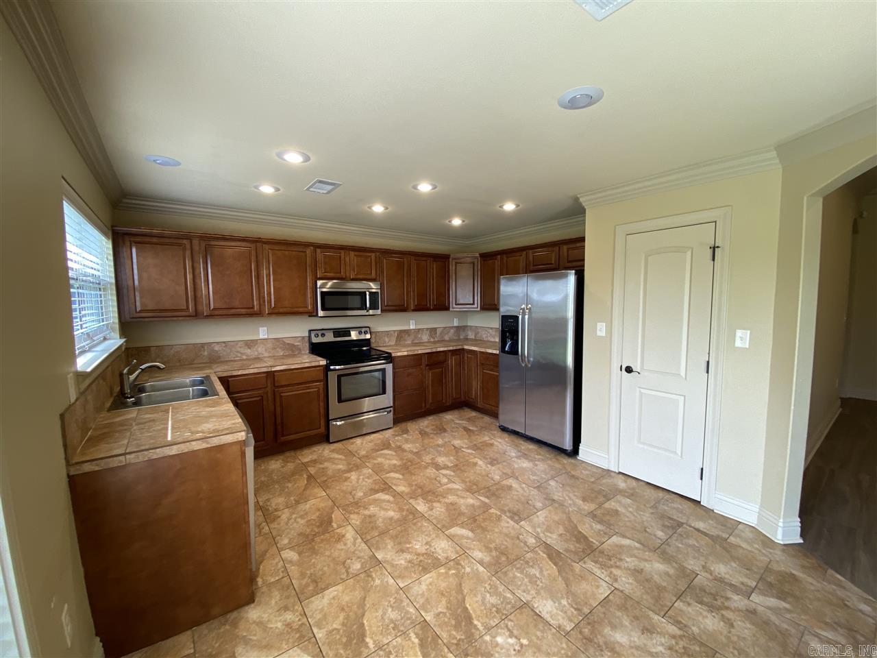 COUNTRY CLUB OF ARK THE - Residential Lease