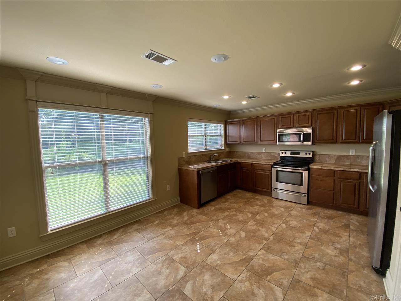 COUNTRY CLUB OF ARK THE - Residential Lease