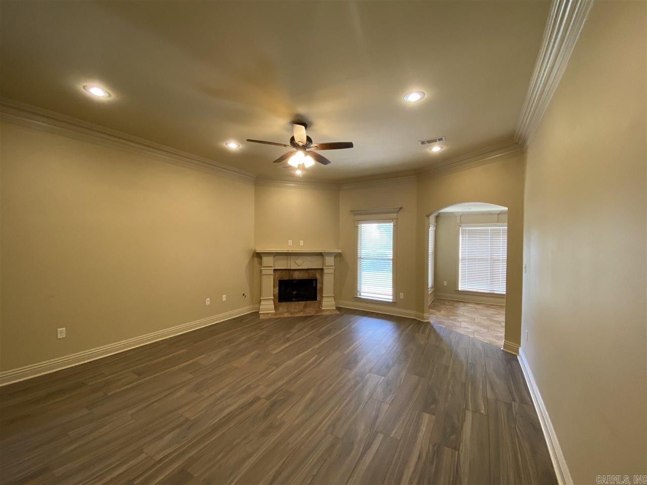 COUNTRY CLUB OF ARK THE - Residential Lease