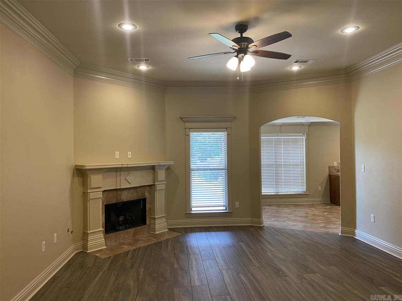 COUNTRY CLUB OF ARK THE - Residential Lease