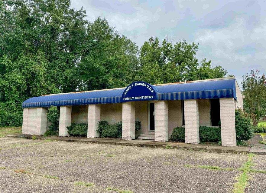 Great commercial property in the heart of Camden! Formerly used as a successful dental office with five private rooms, an office, break room, receptionist office and waiting area, this space is ready for its new business owners.