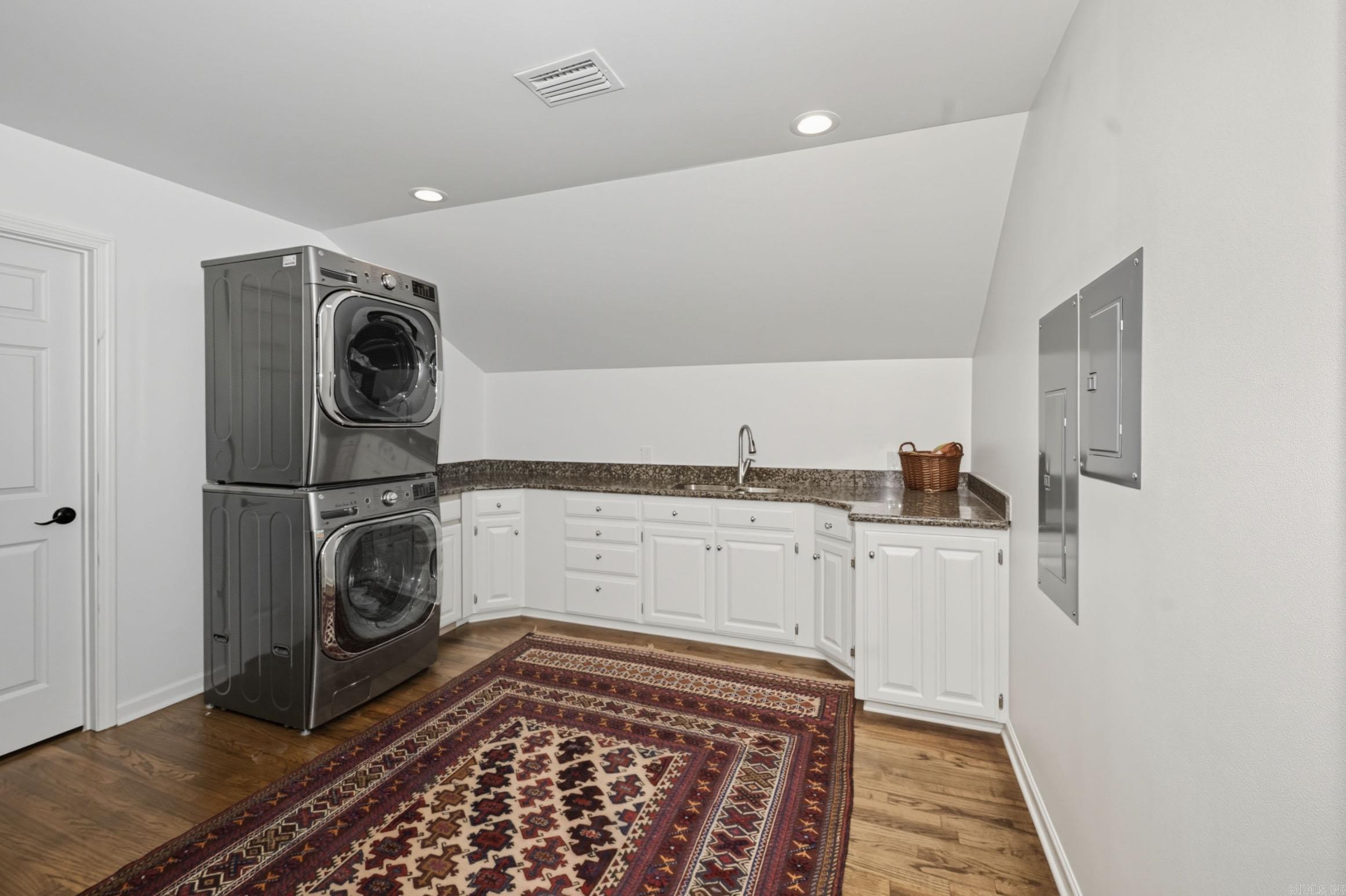 WOODRIDGE TOWNHOMES - Residential