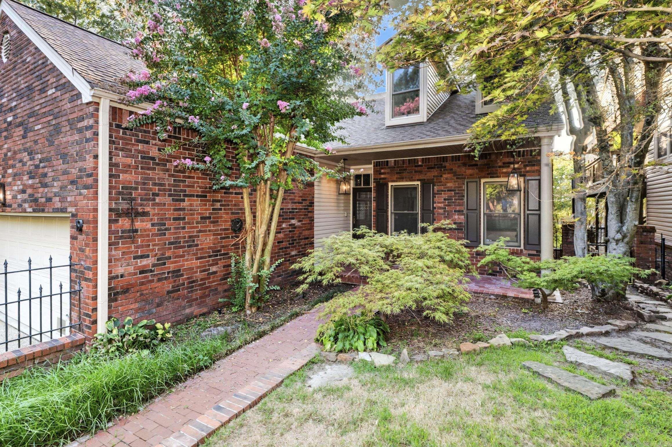 WOODRIDGE TOWNHOMES - Residential