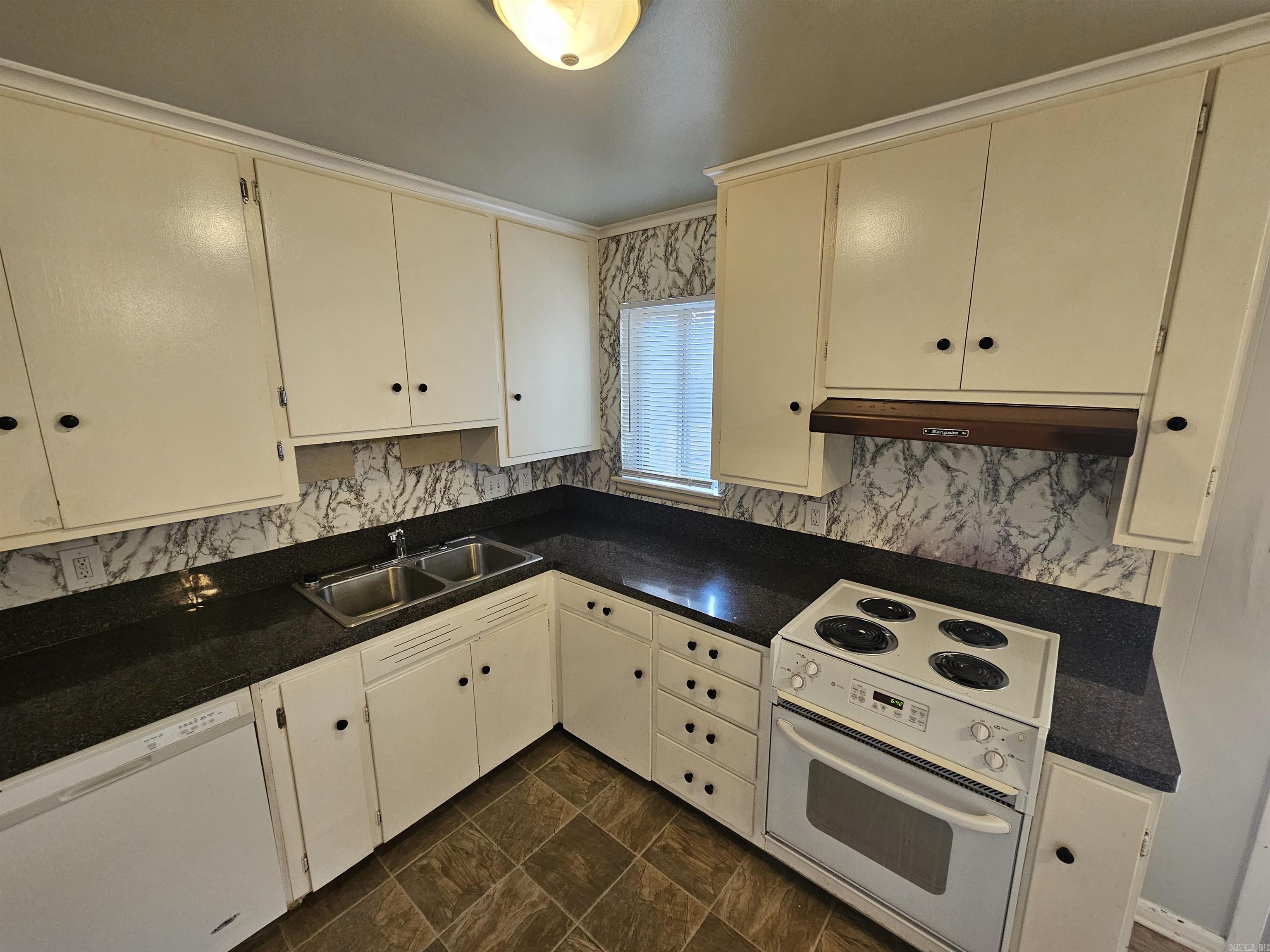 Ellis Acres - Residential Lease