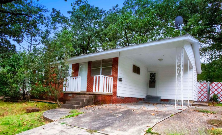 3BD/1BA in North Little Rock that is waiting for you to call home. Cozy living room with hardwood flooring. Eat-in-kitchen that is perfect for enjoying family meals and has a nice size pantry. Bedrooms have hard flooring as well. Large yard with a back patio that is perfect for anyone with kids or pets. Tenant Occupied