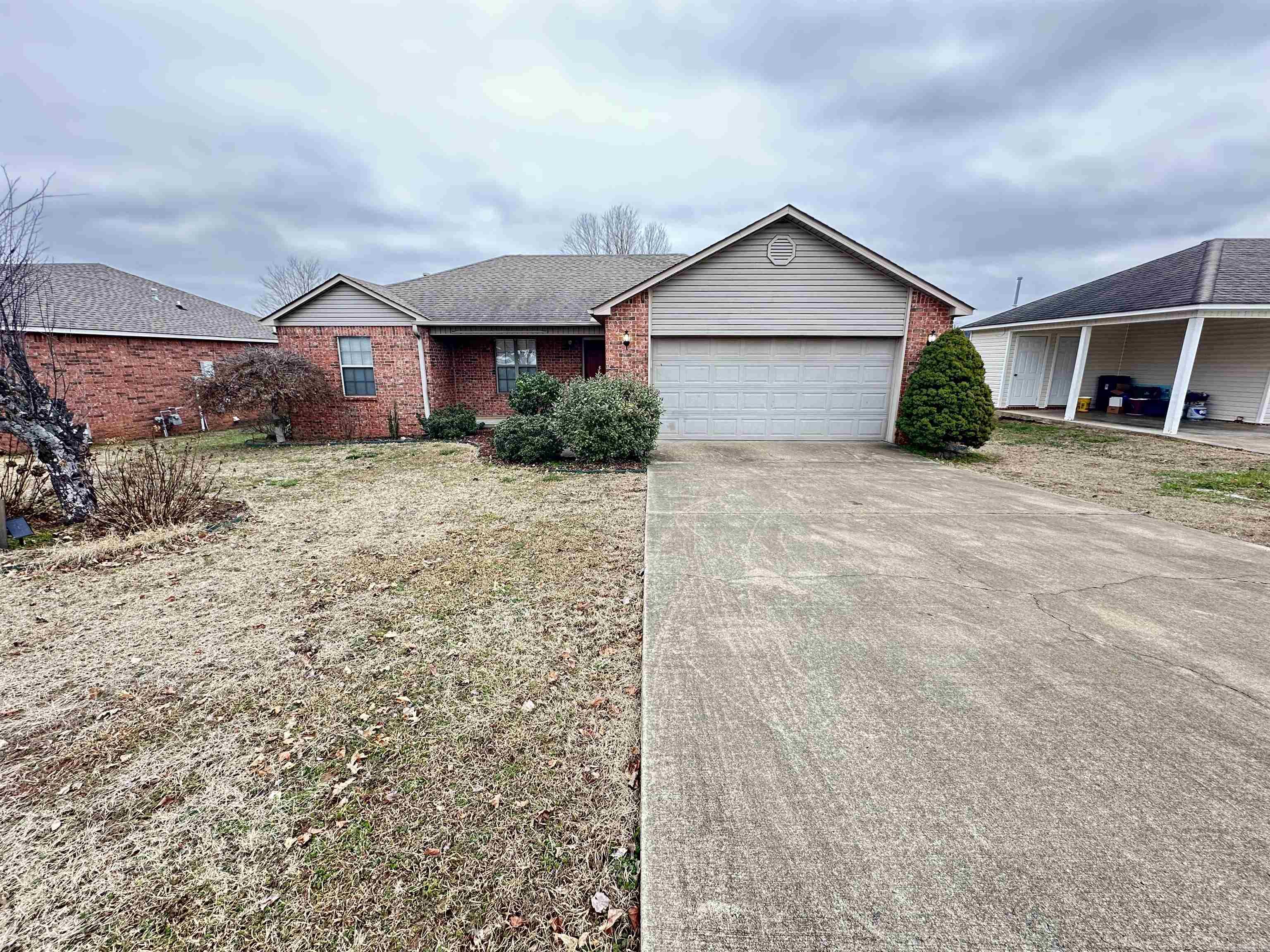 Three year old hvac, roof, and flooring