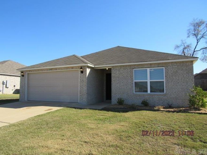 Well maintained 3-bedroom home!! Amenities include spacious bedrooms, 2-inch faux wood blinds throughout, ceiling fans in all bedrooms and living room, all kitchen appliances including refrigerator, separate laundry room with hook-ups, open floor plan, all electric home, nice covered patio, and more! ***PLEASE NOTE WE DO NOT ADVERTISE ON CRAIGSLIST OR FACEBOOK MARKETPLACE. ANY LISTING OF OURS SEEN IS A SCAM!!!***