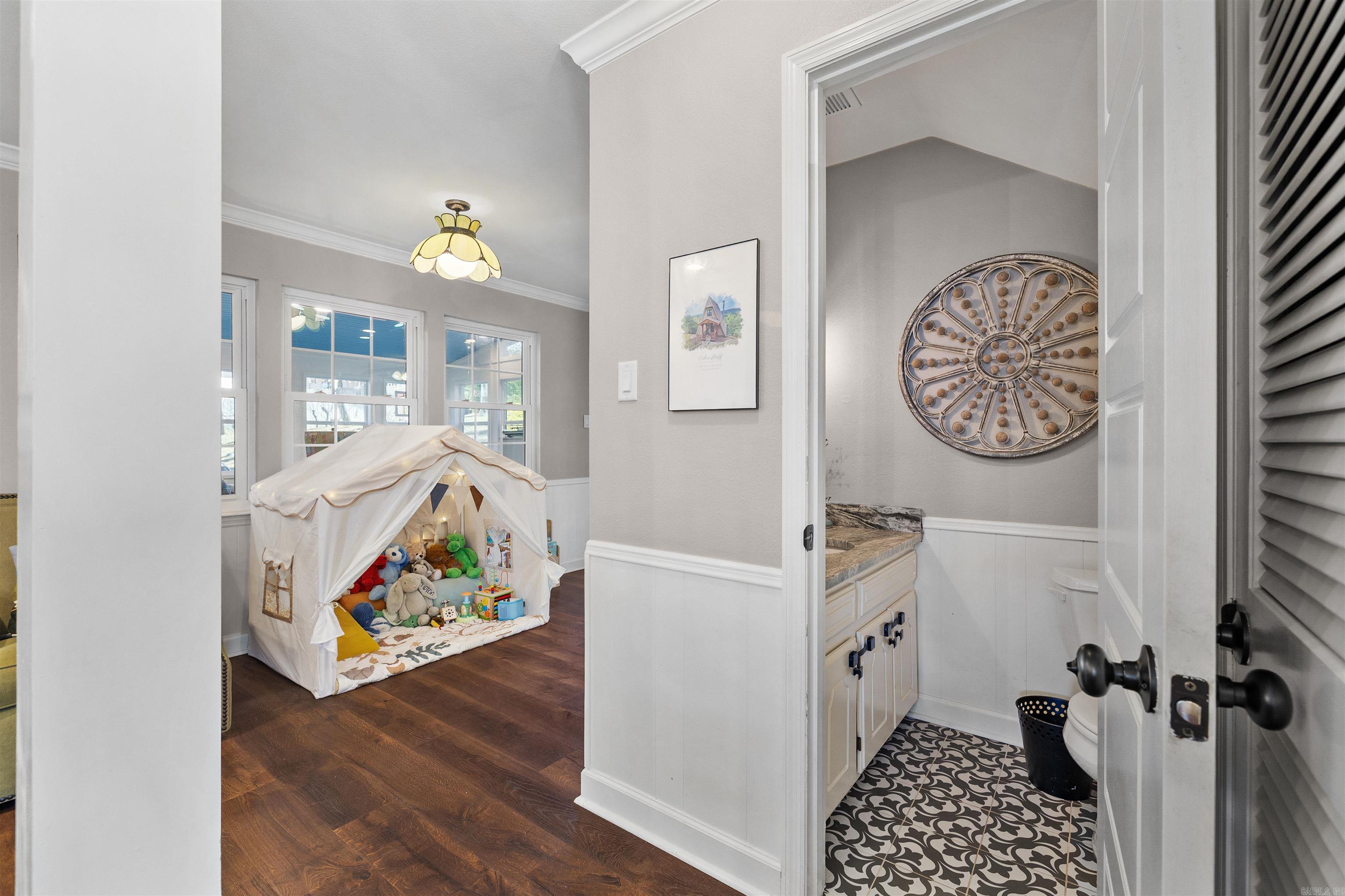 COLONY WEST - Residential