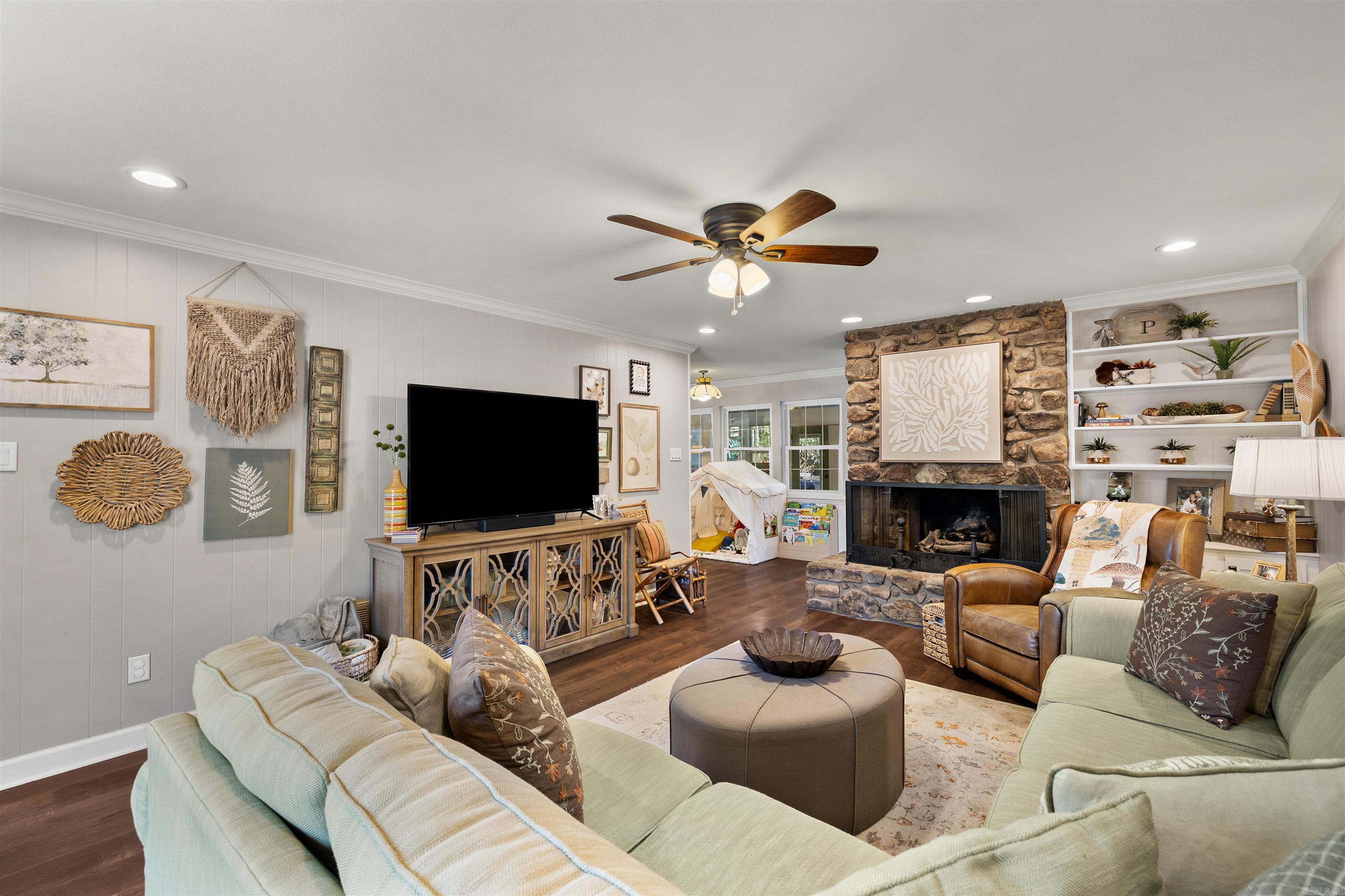 COLONY WEST - Residential