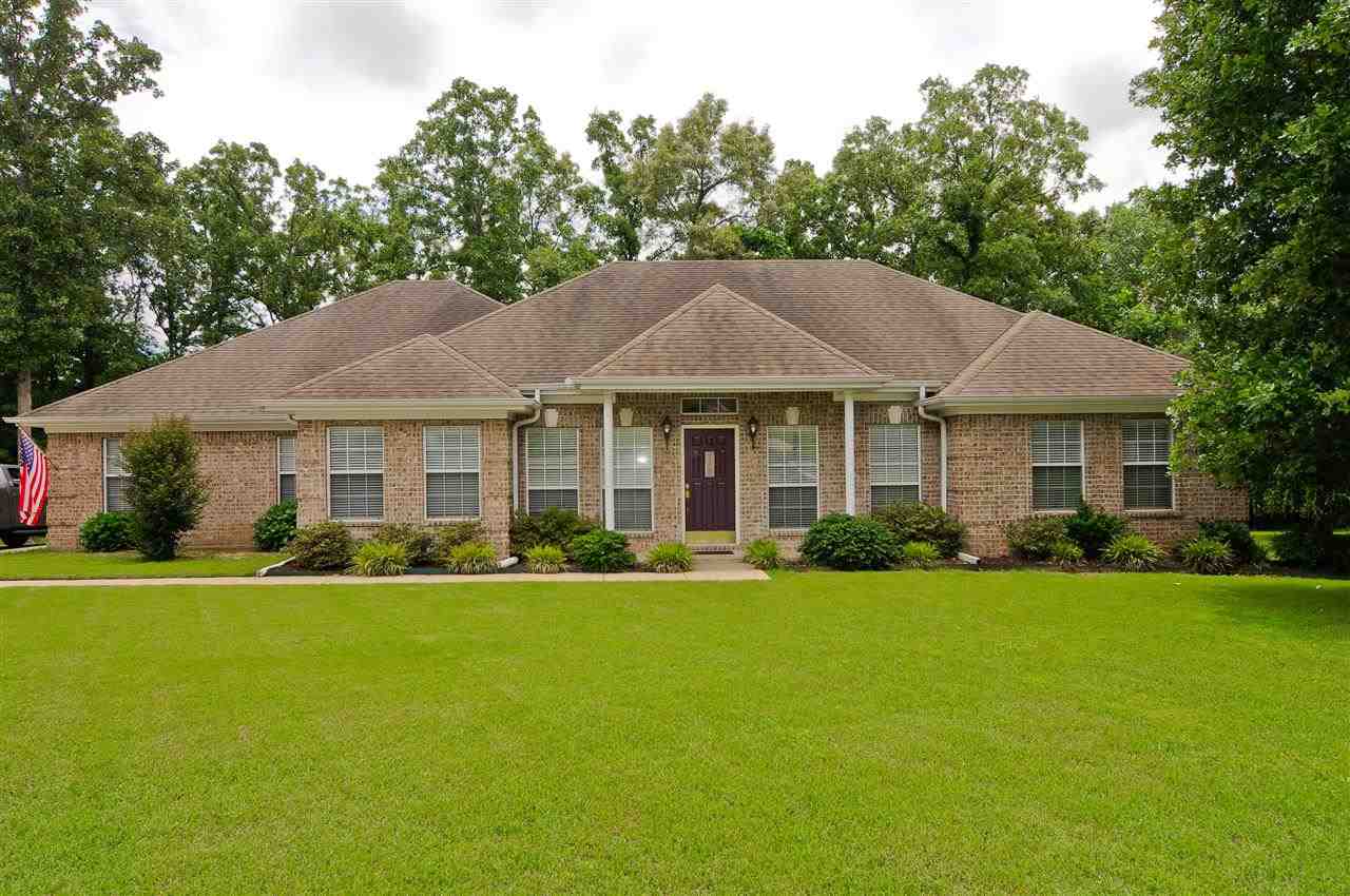 Beautiful well laid out executive home on a low traffic cul-d-sac in Greystone. This home has 4 bedrooms, 2 baths and a split bedroom plan. Large den with a corner fireplace, formal dining room and and eat-in kitchen. Kitchen has been updated with granite counter tops, tile back splash and stainless steel appliances. Nice back patio that backs up to a green-space so no neighbors looking in. Enjoy the deer from your back yard. Mr Clean lives here, so show this to your picky buyers.