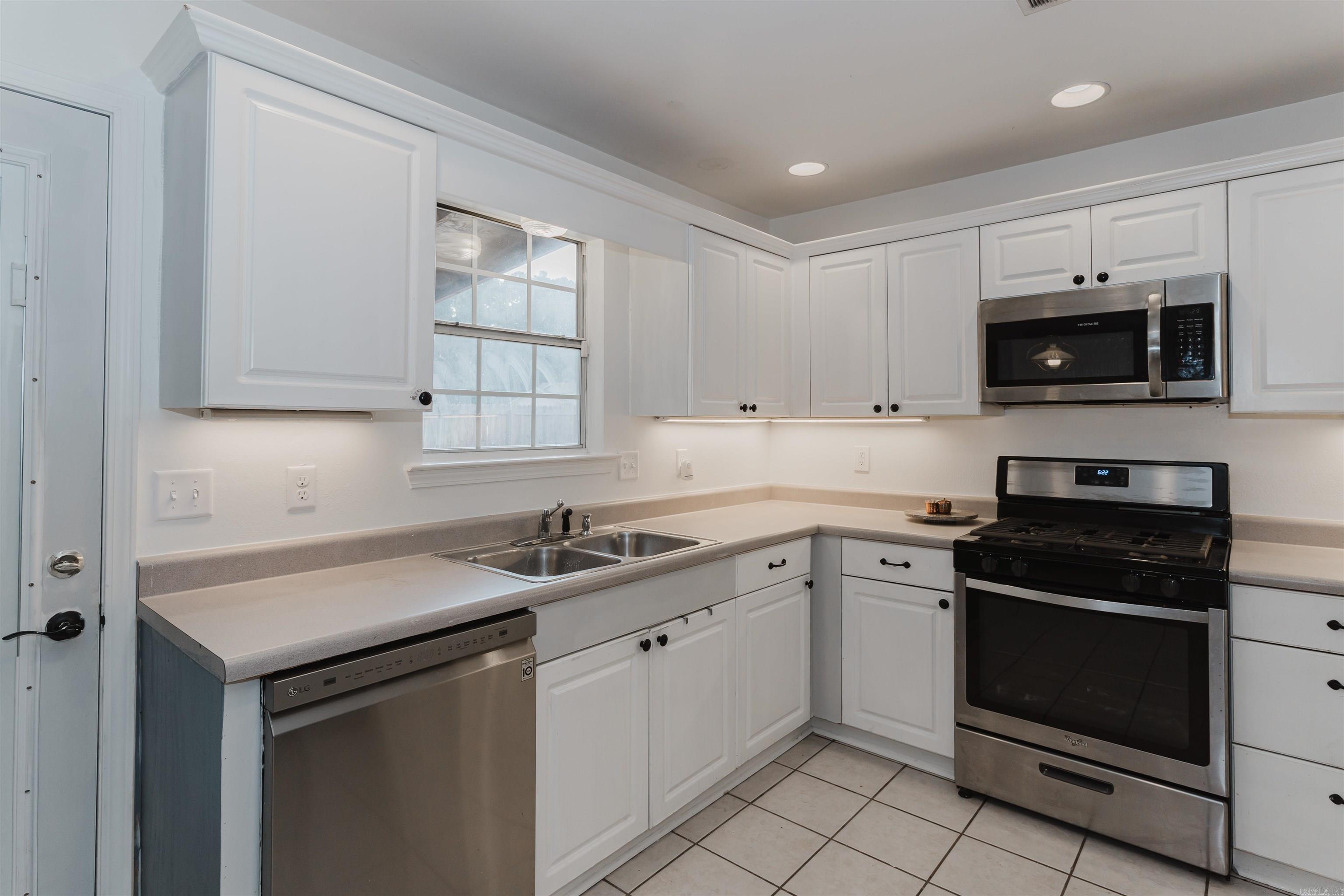 FOX RIDGE - Residential