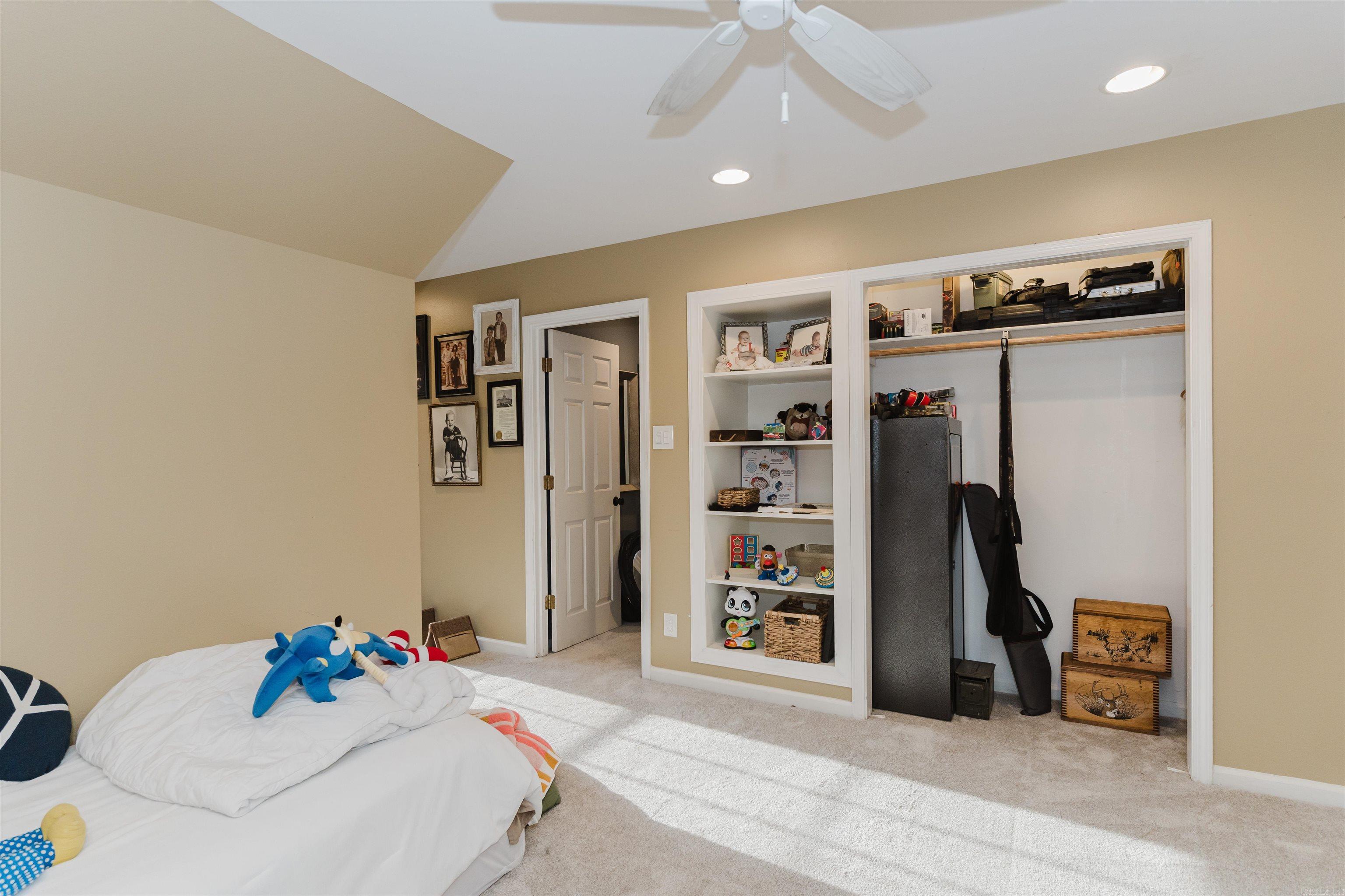 FOX RIDGE - Residential