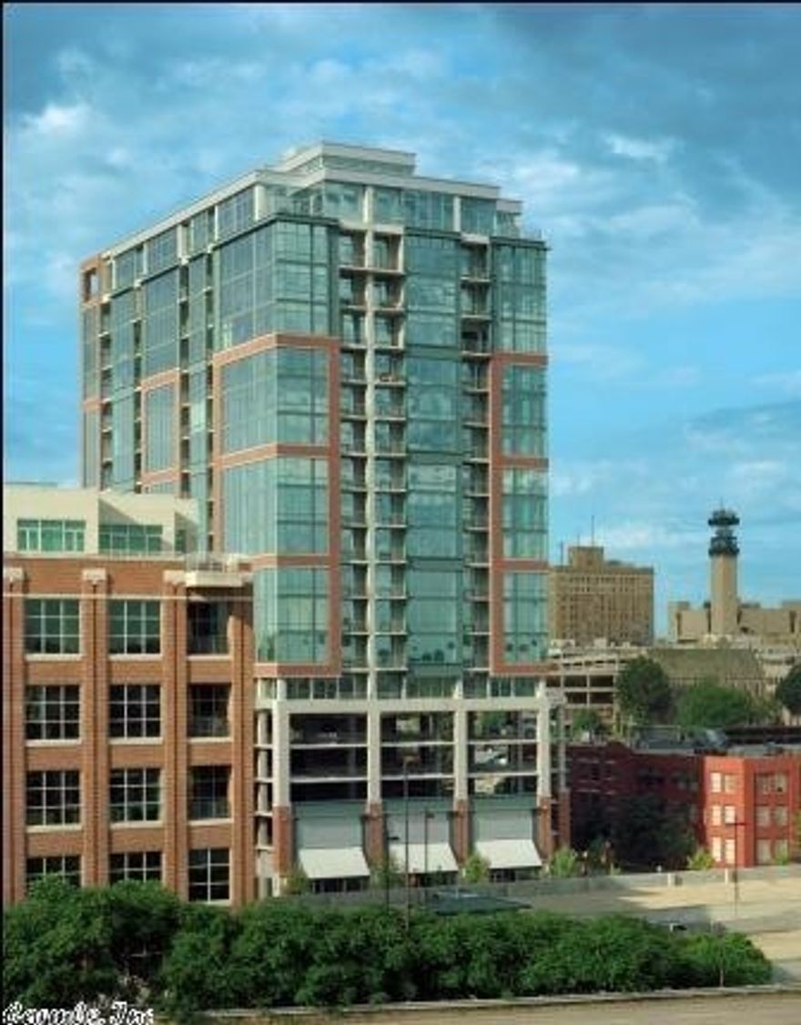 2 Bedroom 2 Bath Northeast corner unit with with amzing views of the River Market. Scored concrete floors throughout, two walk in showers and a soaking tub, SS appliances, 2 reseverd parking spaces.  See Remarks.