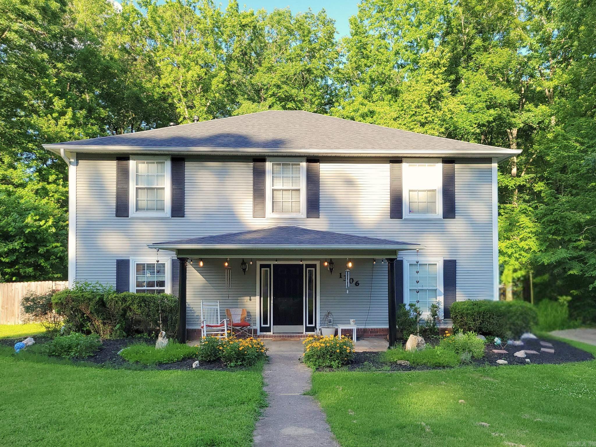 Welcome in to 1306 Stamford Drive, a Hartford Hills home ready to make your own! The large entryway easily accommodates your command station, and the formal front dining or reception room makes a great first impression. The ground level also features a large eat-in kitchen, walk-in laundry room & separate pantry, powder room, and a large den with fireplace & custom built-ins. Upstairs, the primary en-suite bedroom & bathroom feature a double vanity, walk-in closet, walk-in shower and soaking tub. 4 additional rooms and a full bathroom are also on the 2nd floor.
