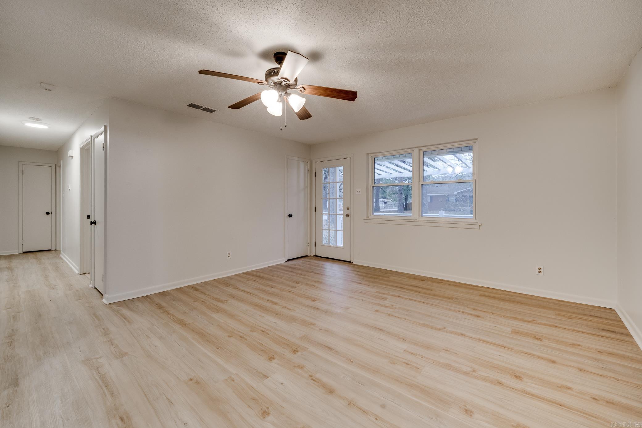 HOLLYWOOD HEIGHTS - Residential