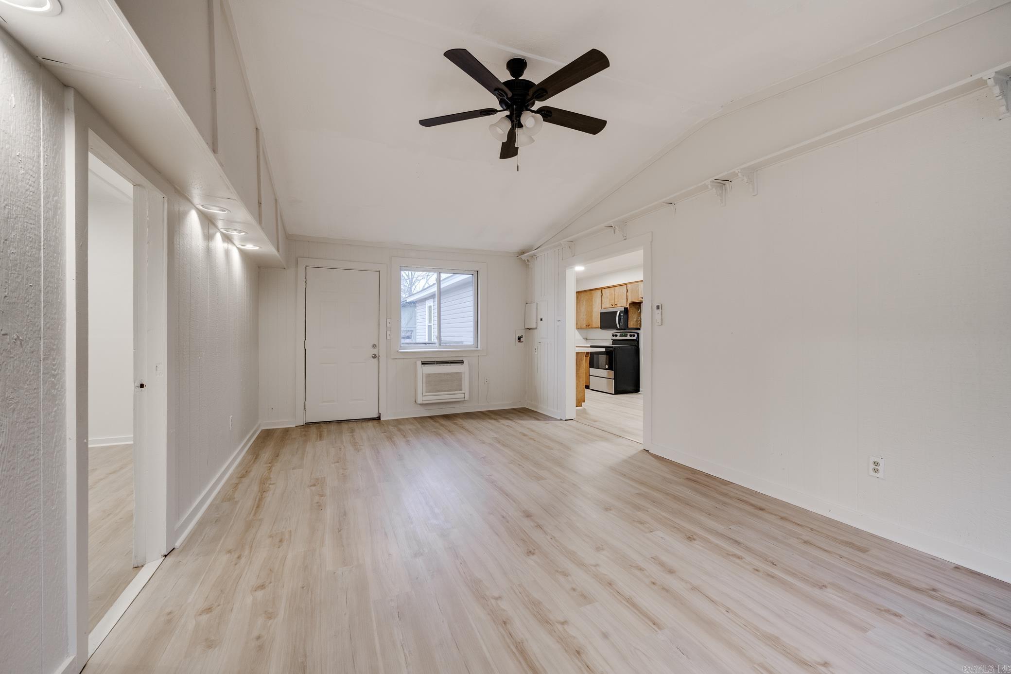 HOLLYWOOD HEIGHTS - Residential