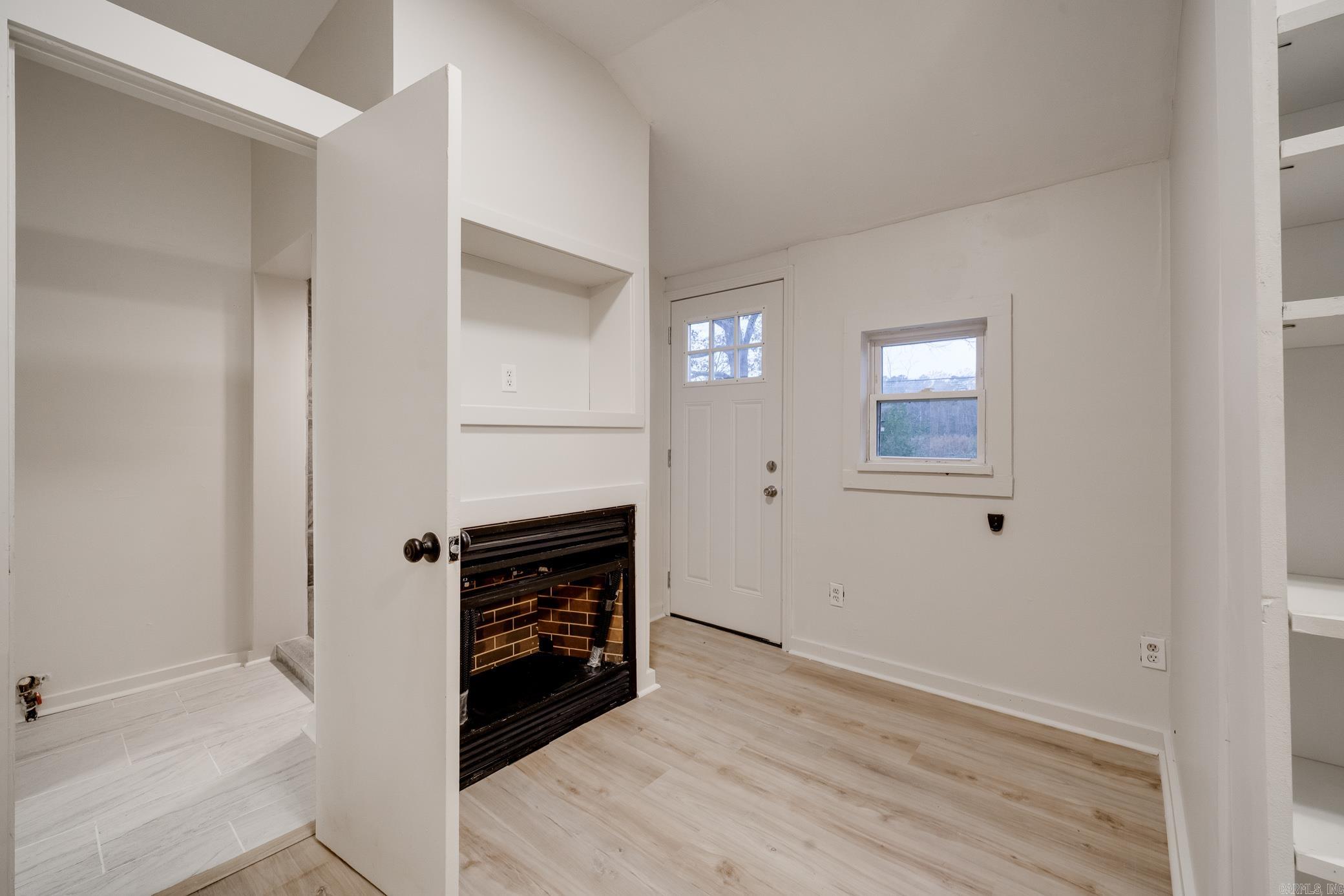 HOLLYWOOD HEIGHTS - Residential