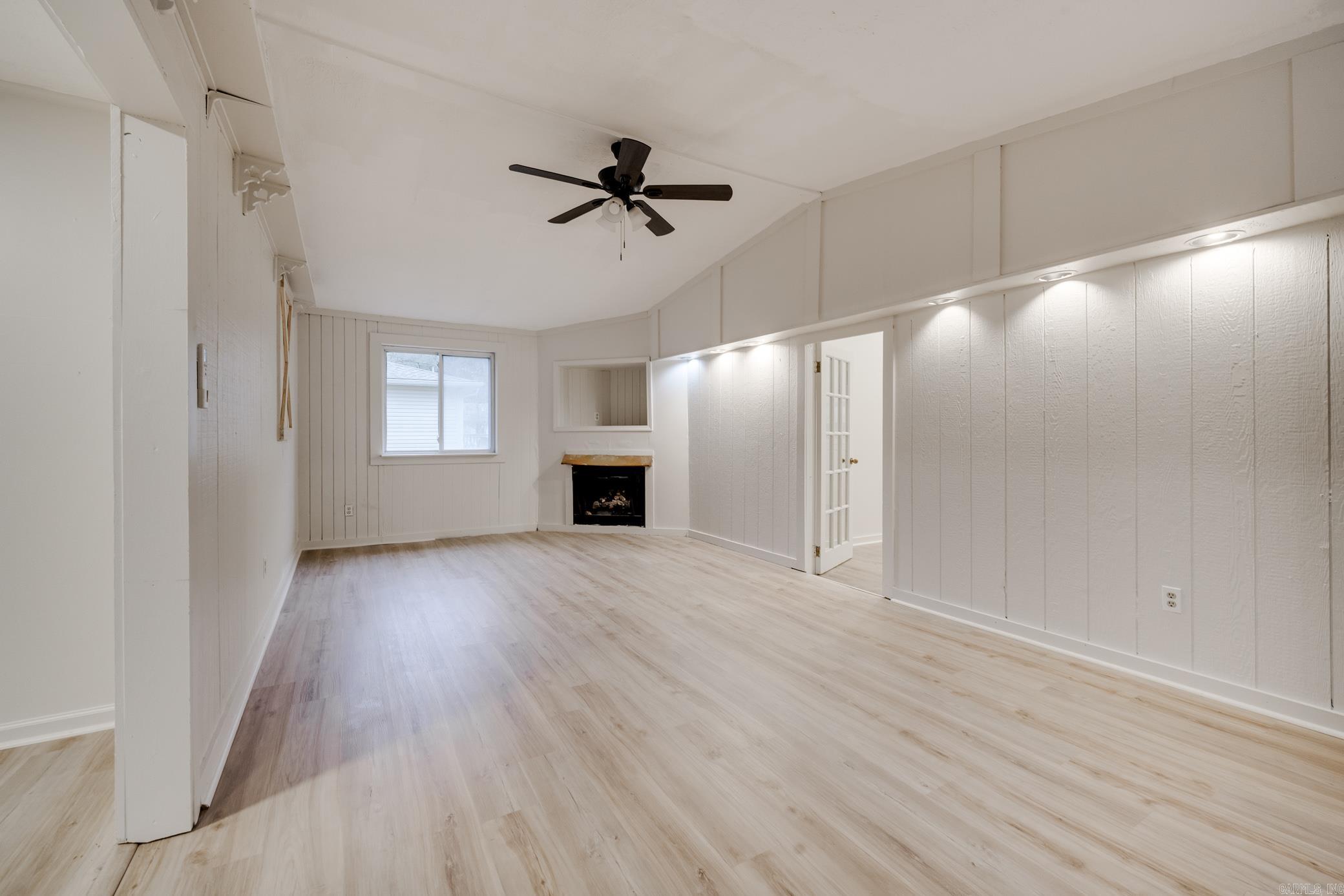 HOLLYWOOD HEIGHTS - Residential