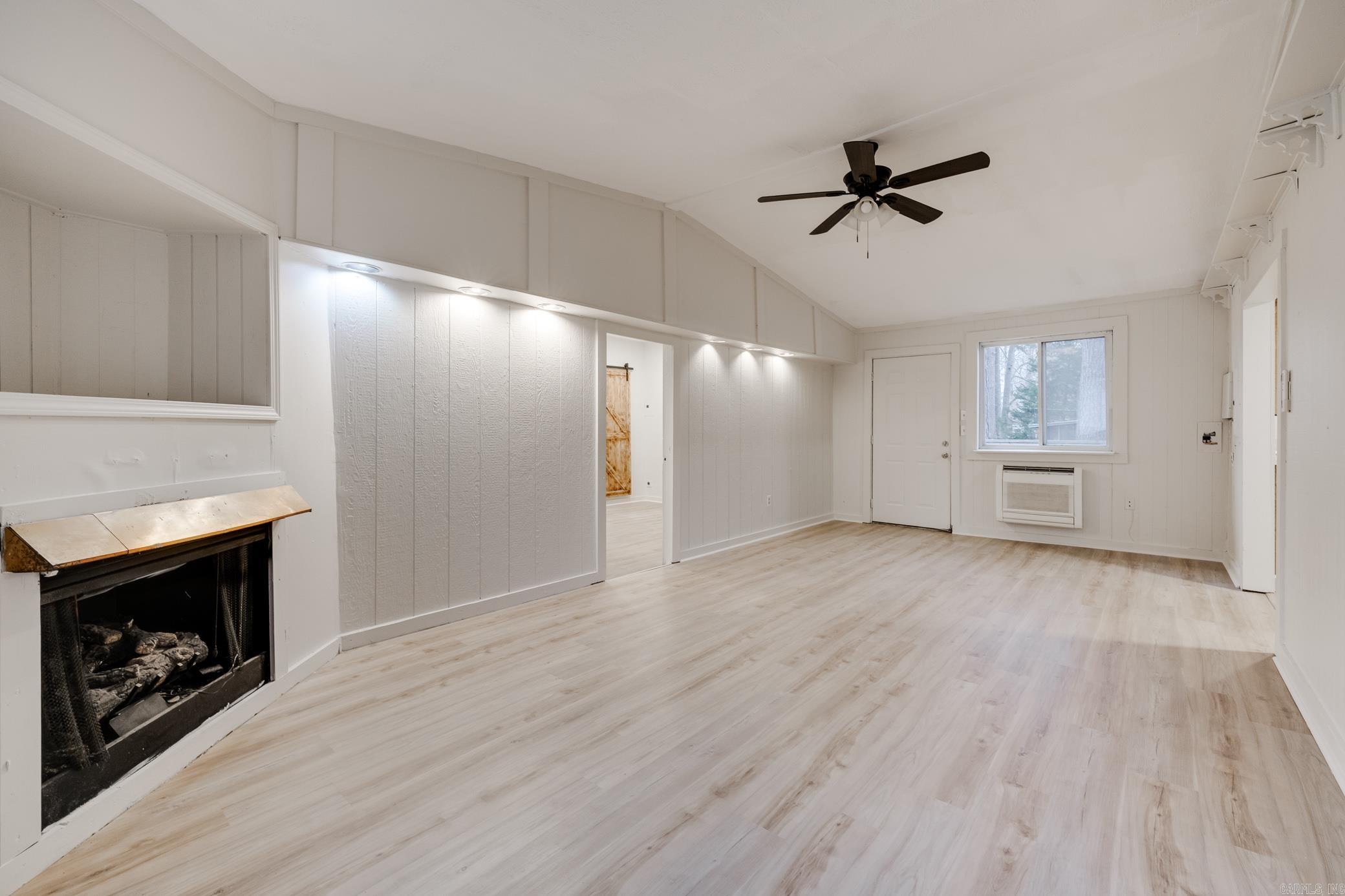 HOLLYWOOD HEIGHTS - Residential