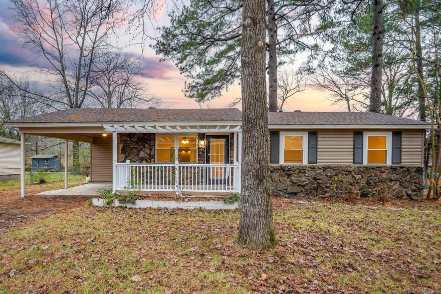 Fantastic 4 bed 2 bath home with shop(electric 528sqft). Home features fresh paint, new LVT, New stainless appliances, New Roof, and much more! Super clean and move in ready