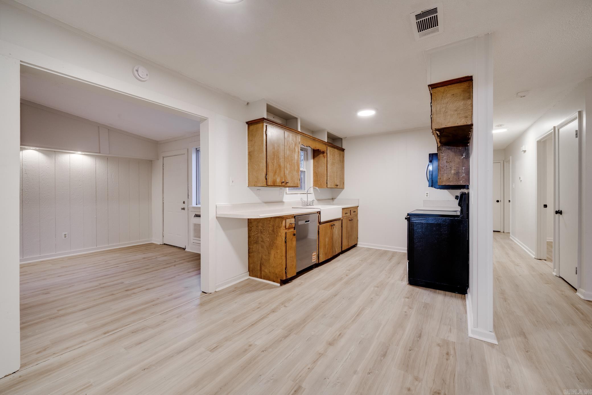 HOLLYWOOD HEIGHTS - Residential