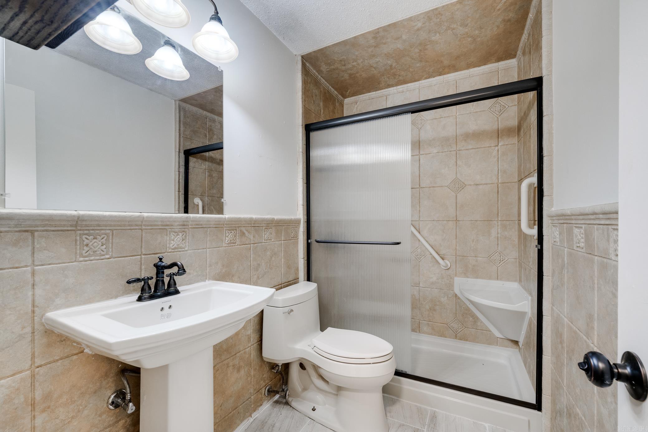 HOLLYWOOD HEIGHTS - Residential