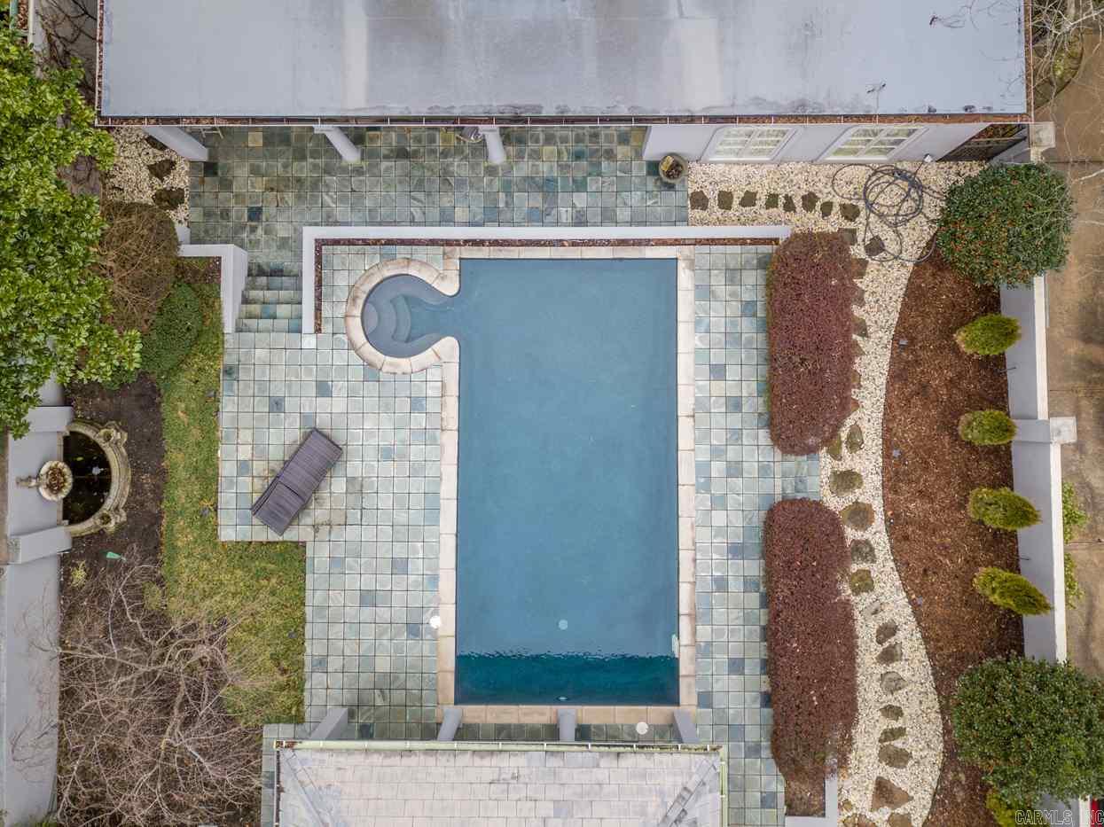 COUNTRY CLUB HGTS - Residential