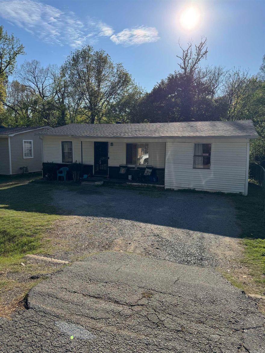 Charming 3 Bedroom, 2 bathroom established in John Barrow neighborhood. Perfect for investment property. City Utilities, no HOA. Near Bale Elementary.