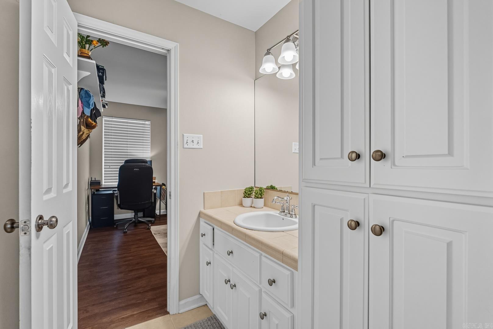 WESTBURY - Residential