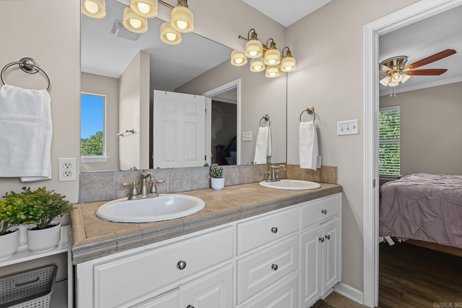 WESTBURY - Residential