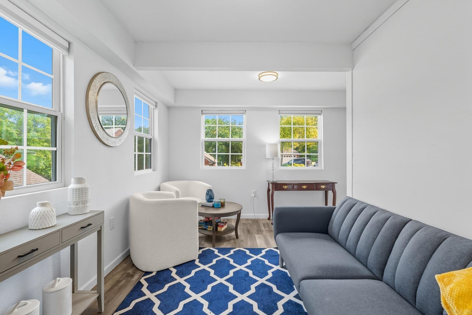 WESTBURY - Residential