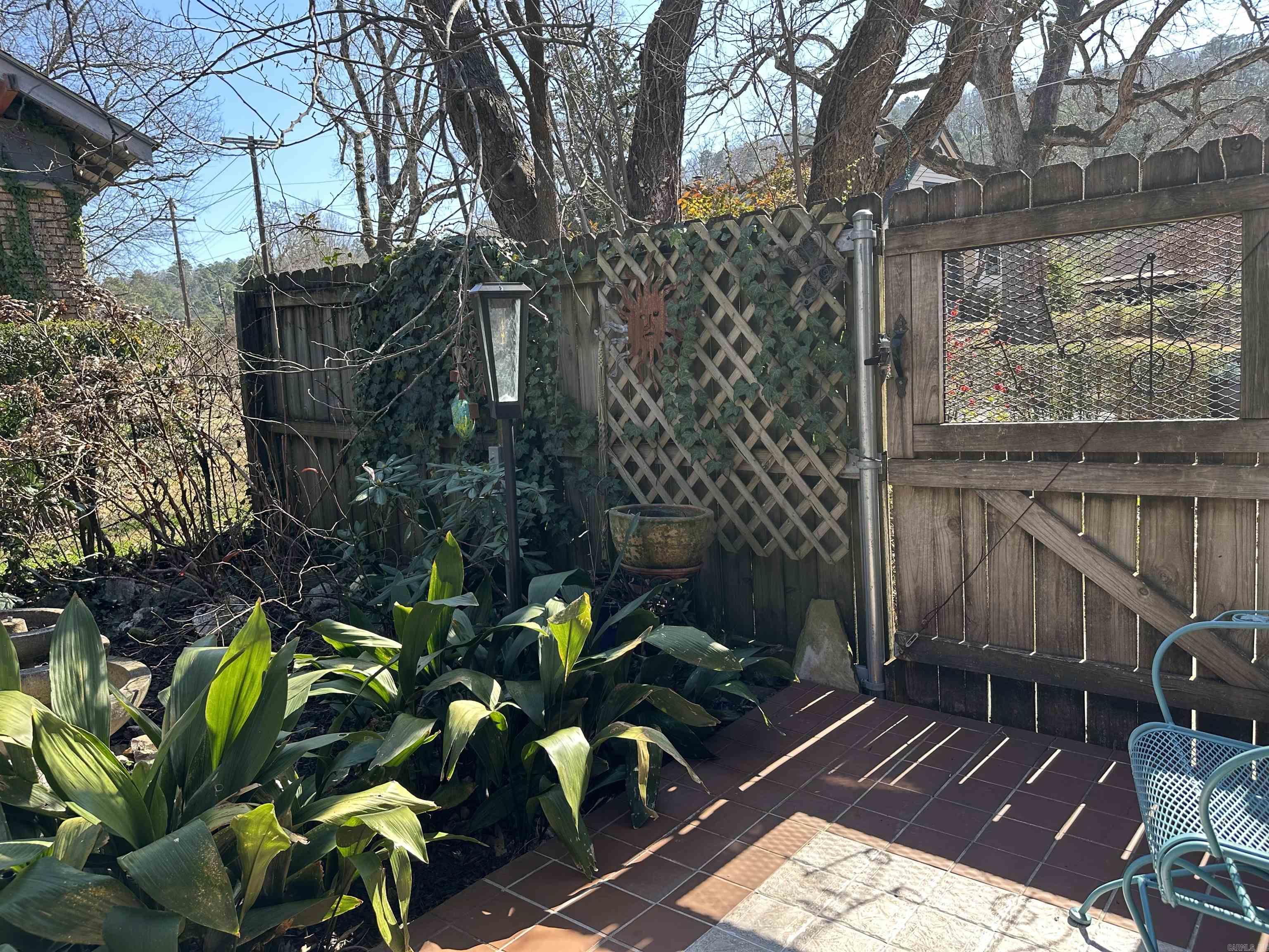 THOMPSON, M.G. - Residential