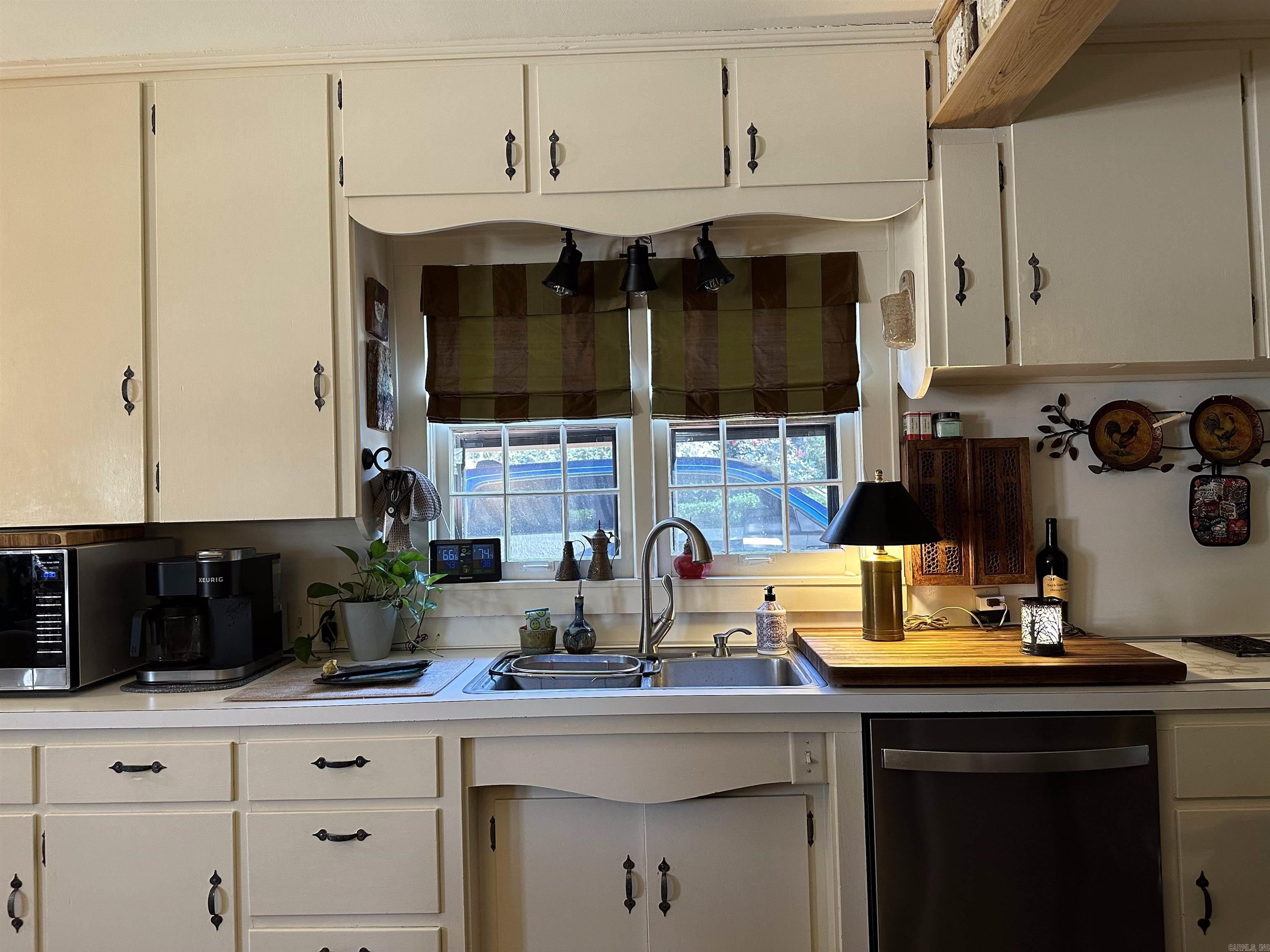 THOMPSON, M.G. - Residential