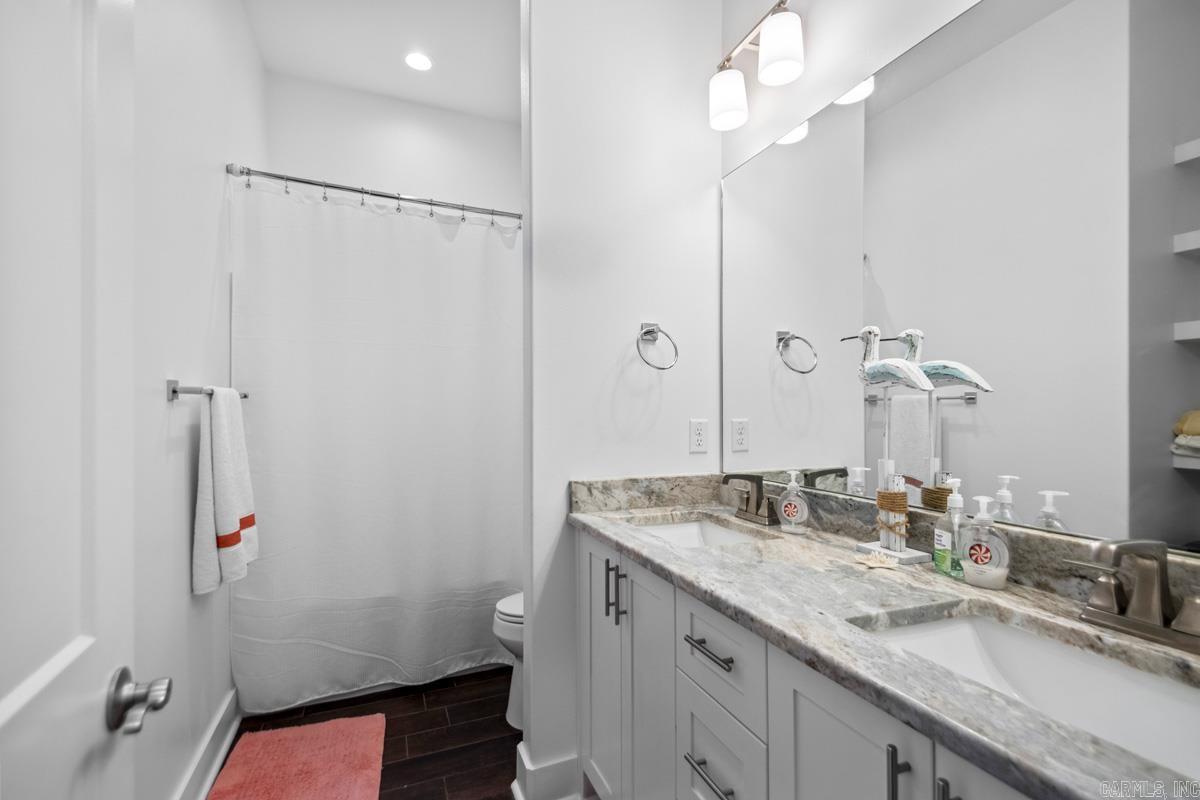 NORTH SHORE @ HURRICANE LAKE EST - Residential