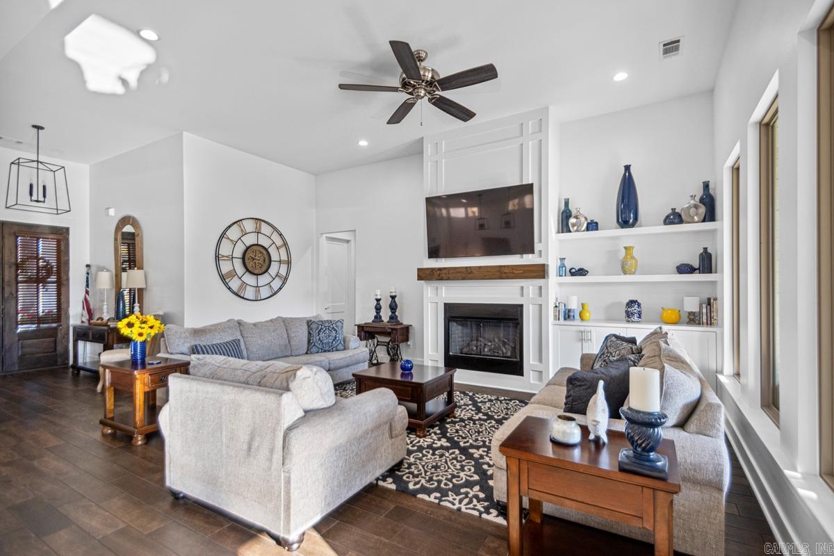 NORTH SHORE @ HURRICANE LAKE EST - Residential