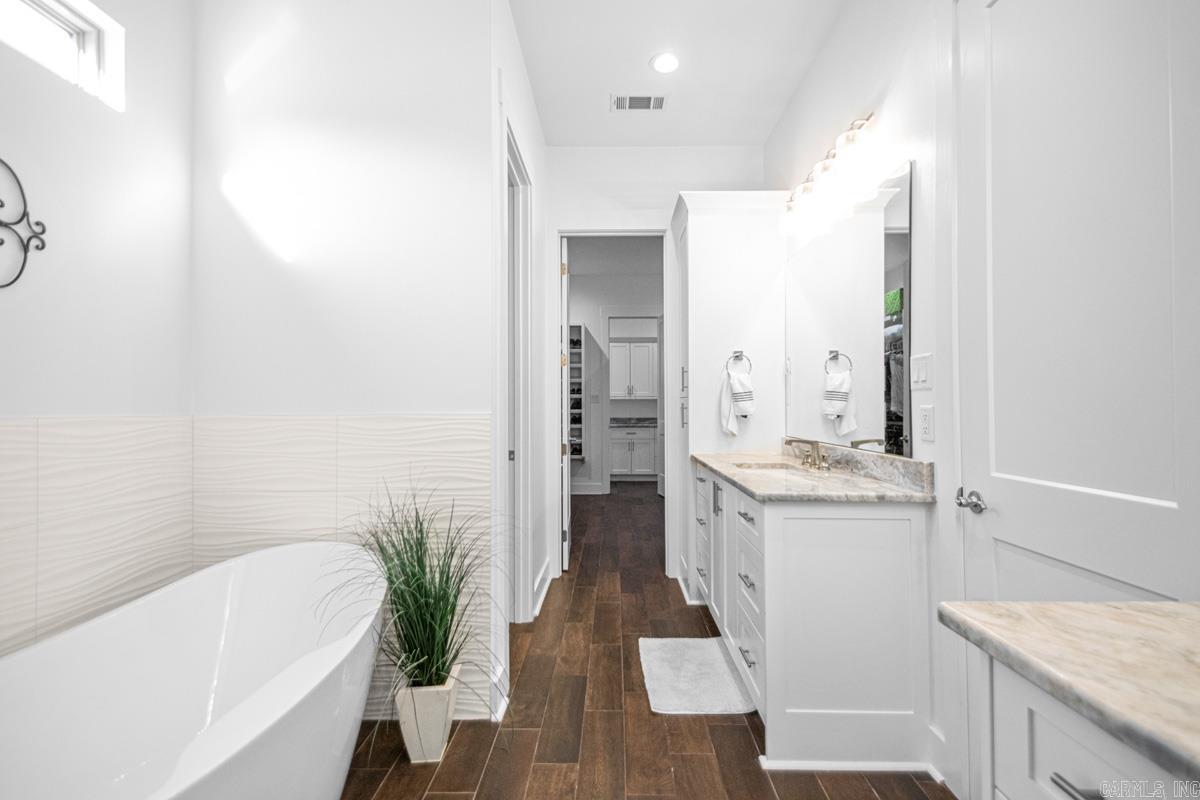 NORTH SHORE @ HURRICANE LAKE EST - Residential