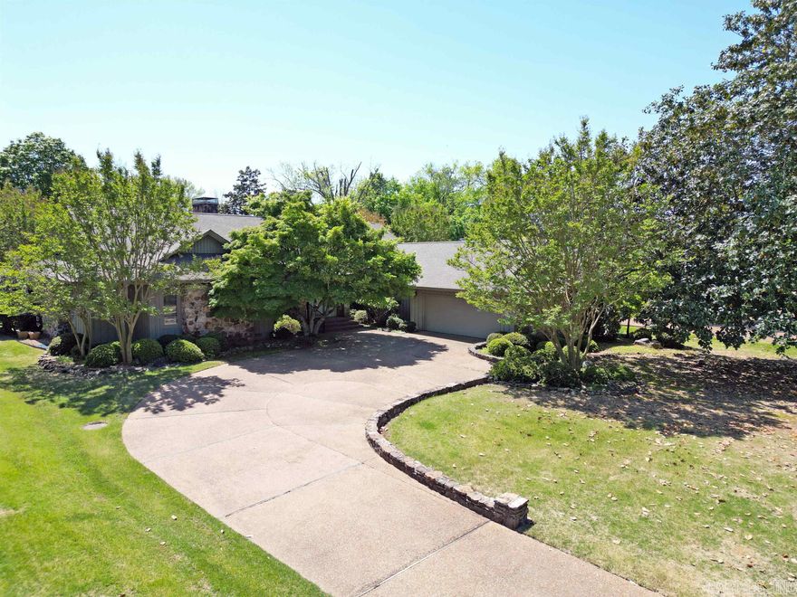 Beautiful home designed by Frank McGary on the Red Apple golf course in Eden Isle. Patio area overlooks the golf course. All one level with spacious living areas, three bedrooms, and a beautiful large study / library room. With access to the nearby marina, swimming pools, tennis courts, and fine dining at the Red Apple Inn, this property offers the perfect blend of comfort and elegance for those who love golf and the lake life.