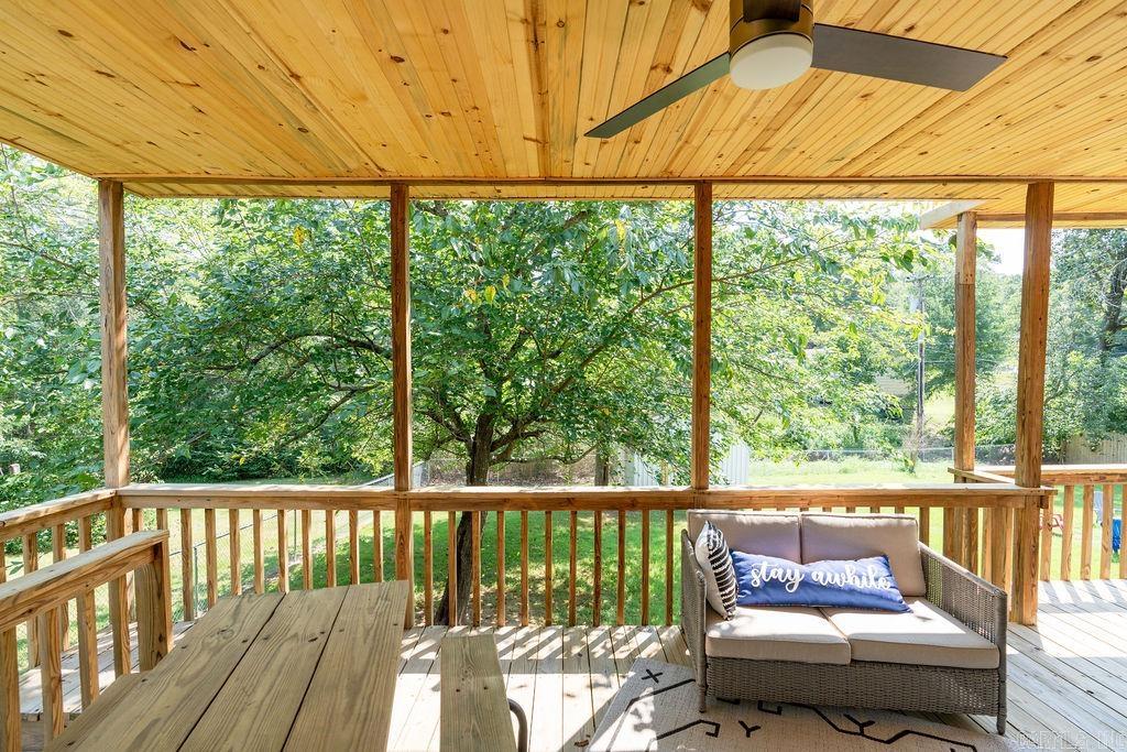 LAKEWOOD ESTATES - Residential