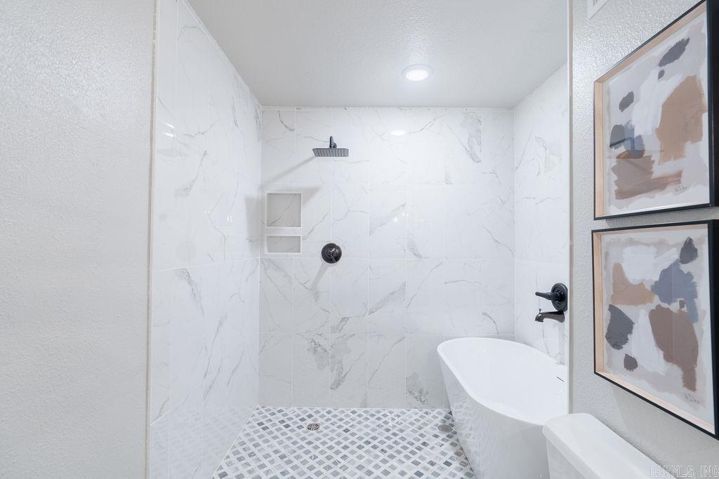 LAKEWOOD ESTATES - Residential