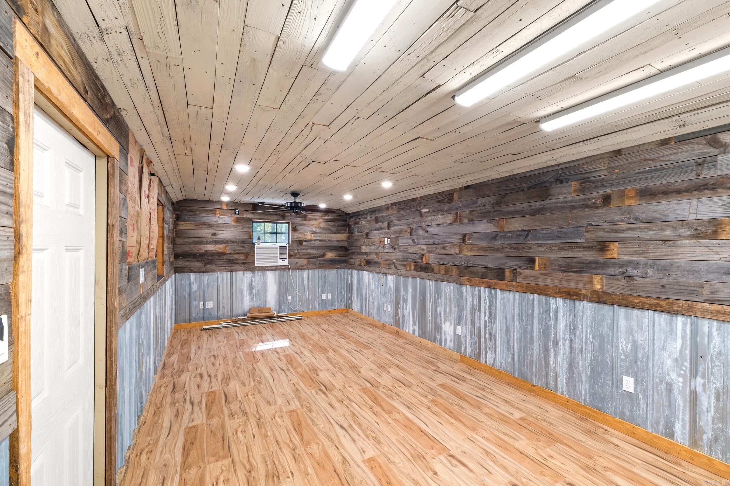 HUNTERS RUN - Residential