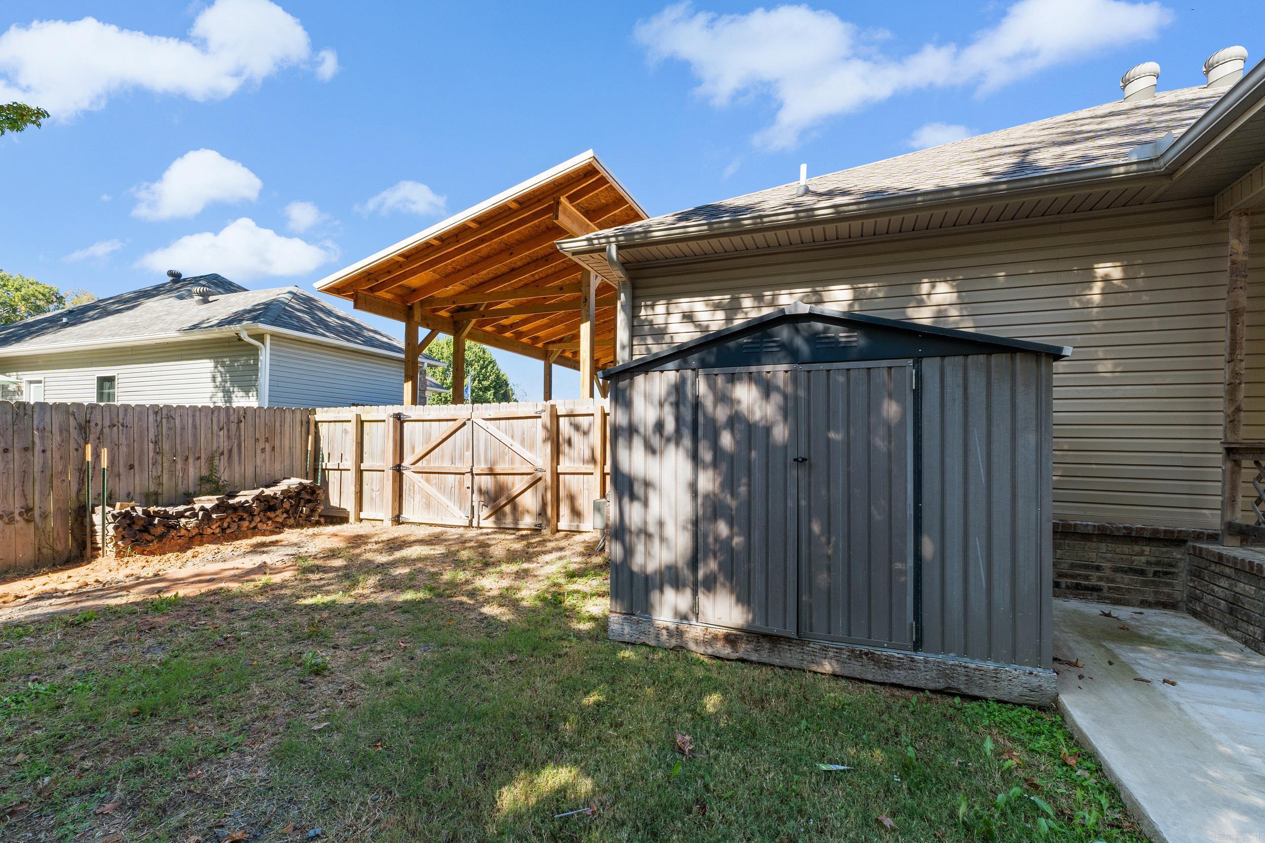 HUNTERS RUN - Residential