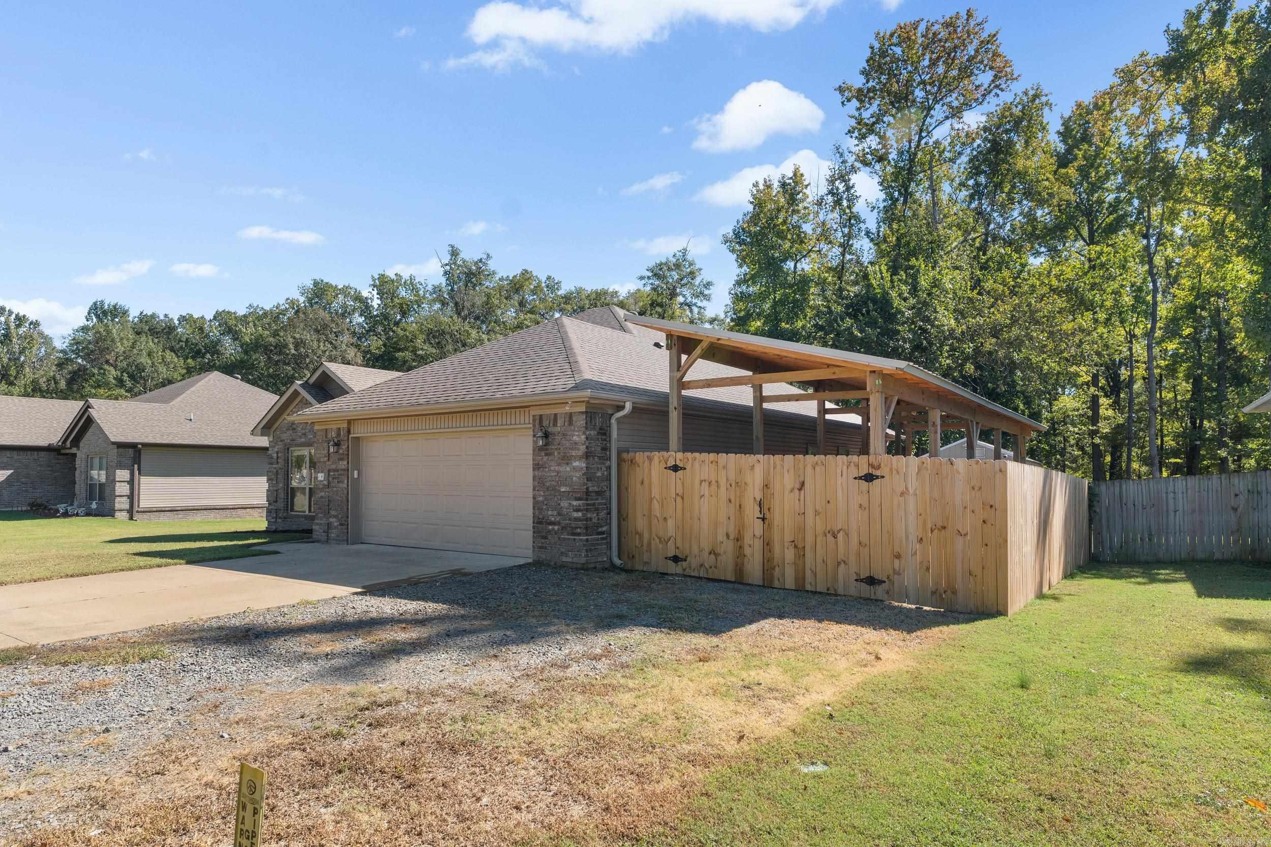 HUNTERS RUN - Residential