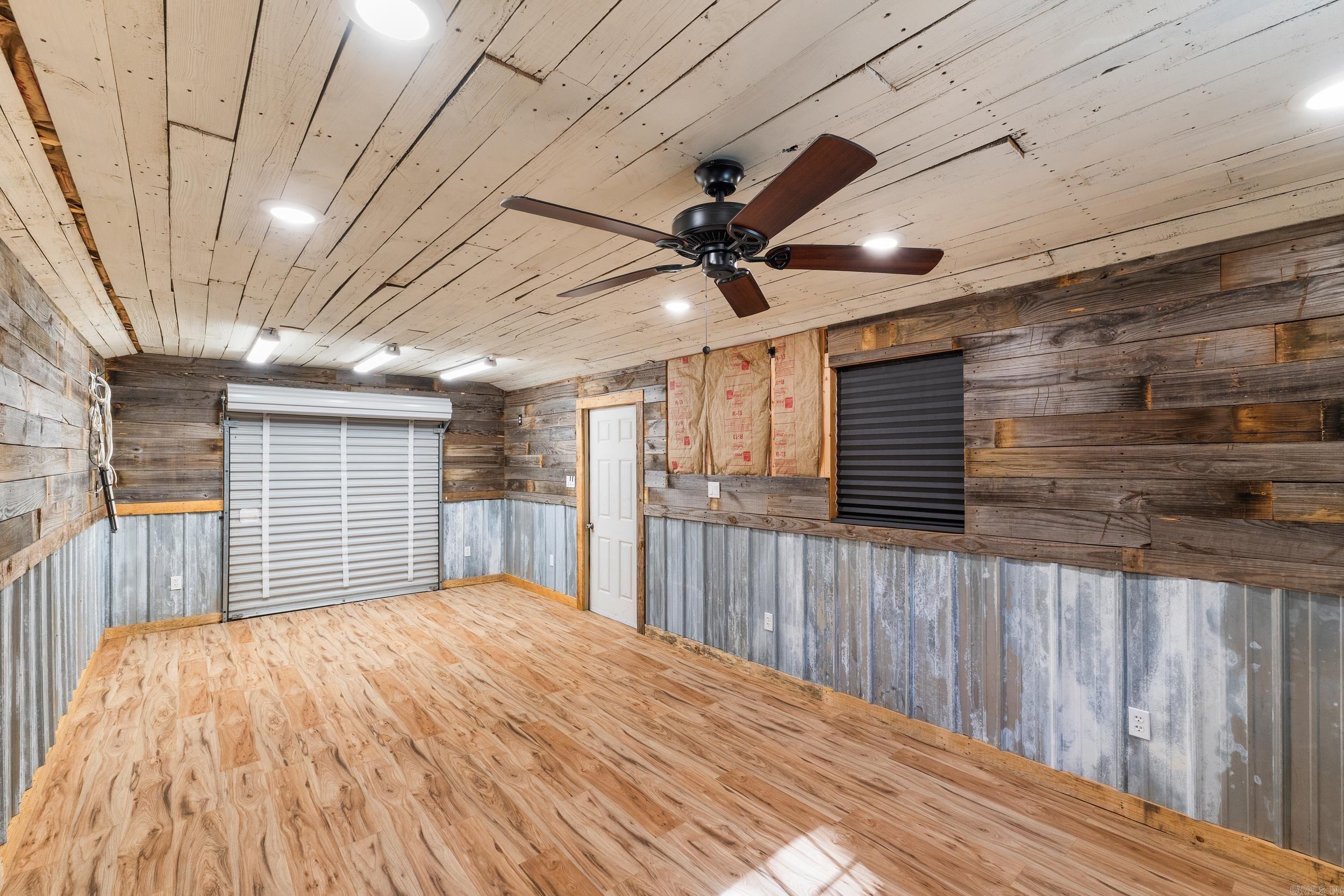 HUNTERS RUN - Residential