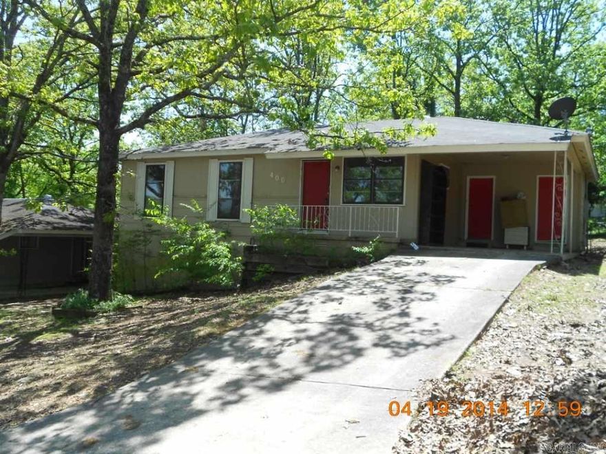 Fresh paint and flooring throughout! The bedrooms are huge! Nice open kitchen, large laundry room. Fully fenced backyard!