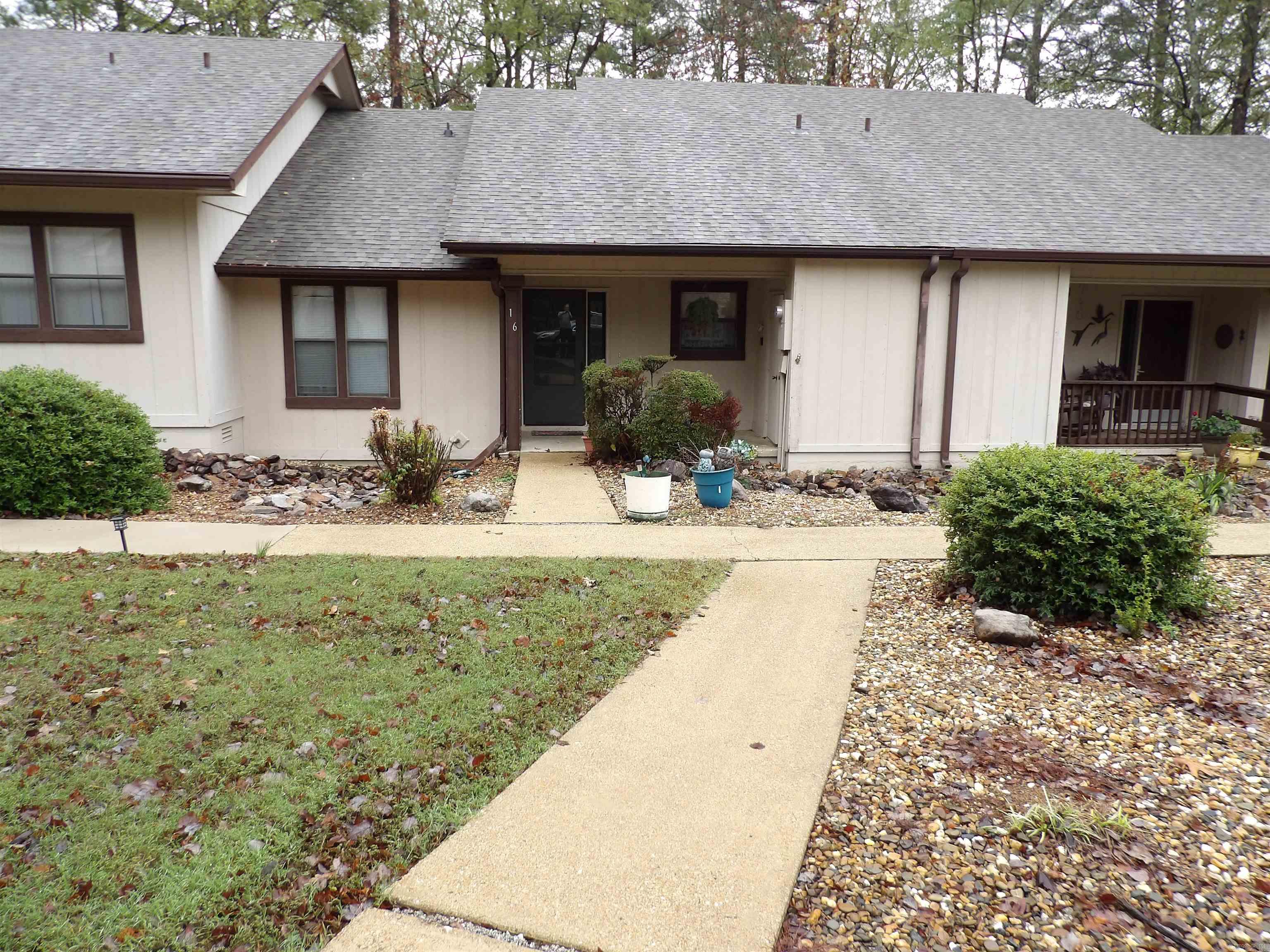 CHARMING FULLY FURNISHED TOWNHOME CLOSE TO BOTH LAKE DESOTO & THE DESOTO GOLF COURSE. NEW ROOF IN 2024. LARGE DECK IN BACK. EASY ACCESS TO WEST GATE & SHOPPING. WONDERFUL 2ND HOME OR INVESTORS SPECIAL. COME CHECK IT OUT.