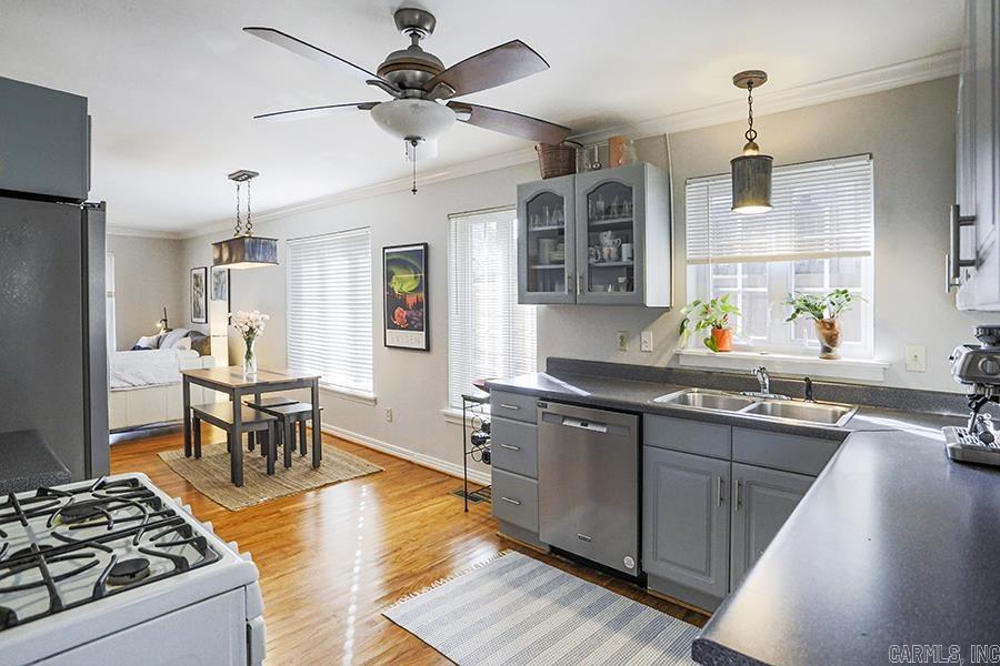 HILLCREST - Residential