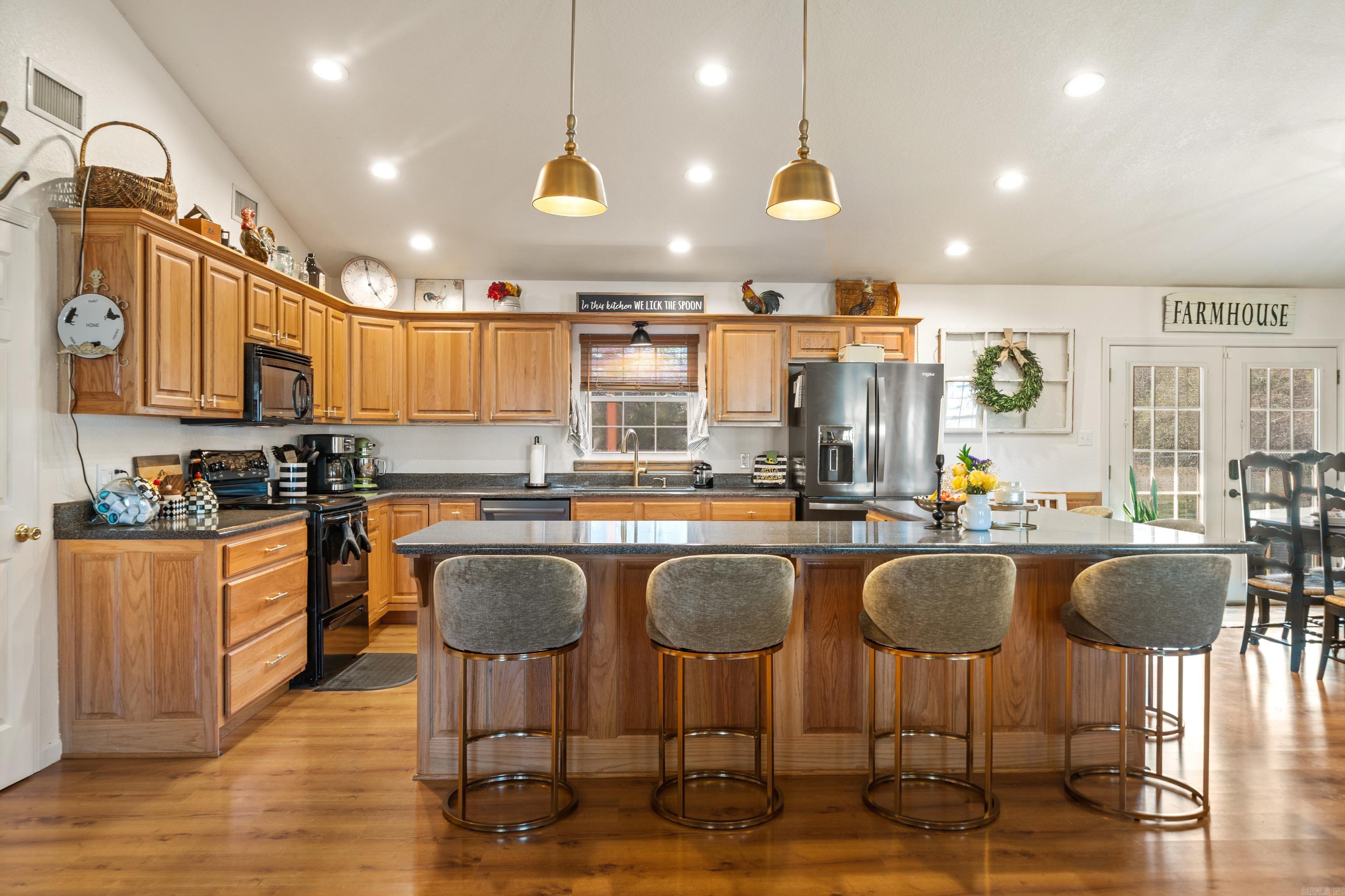 COMPADRE ESTATES - Residential