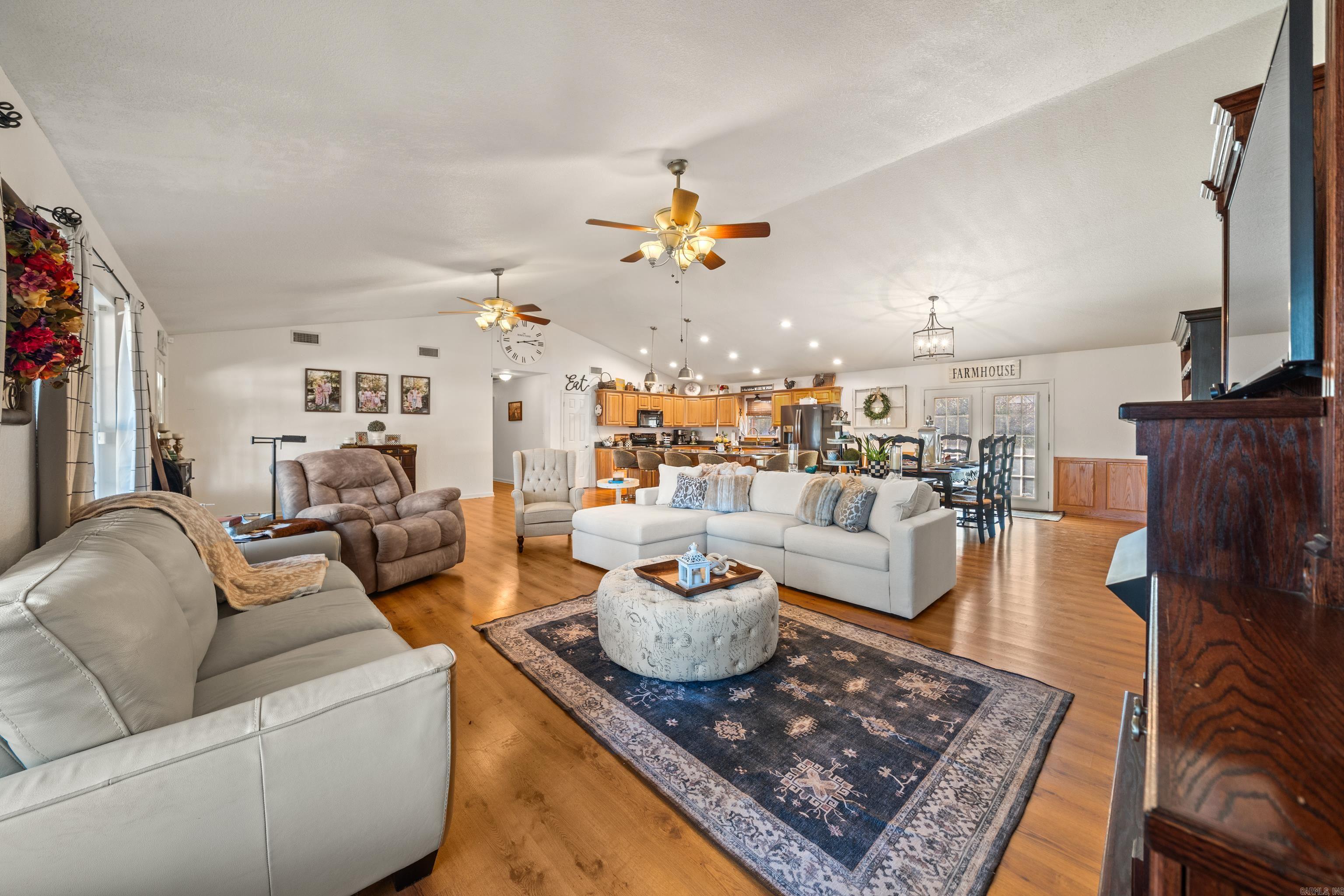 COMPADRE ESTATES - Residential